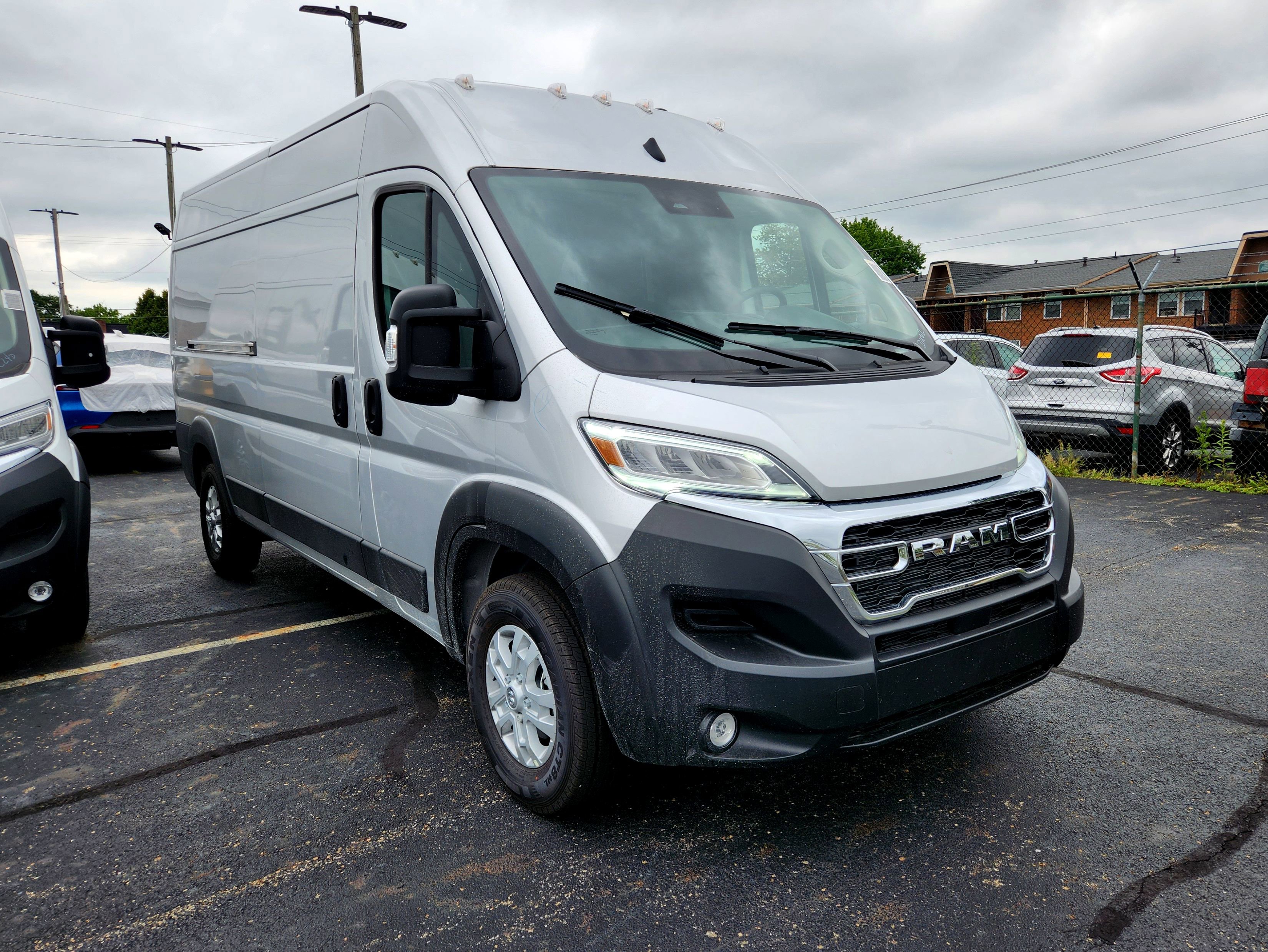 New 2025 RAM ProMaster 2500 w/ Quick Order Package 22G SLT