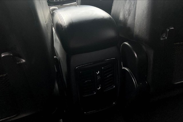 Used 2019 Jeep Grand Cherokee Laredo w/ Laredo X Package AWD/4WD image 10