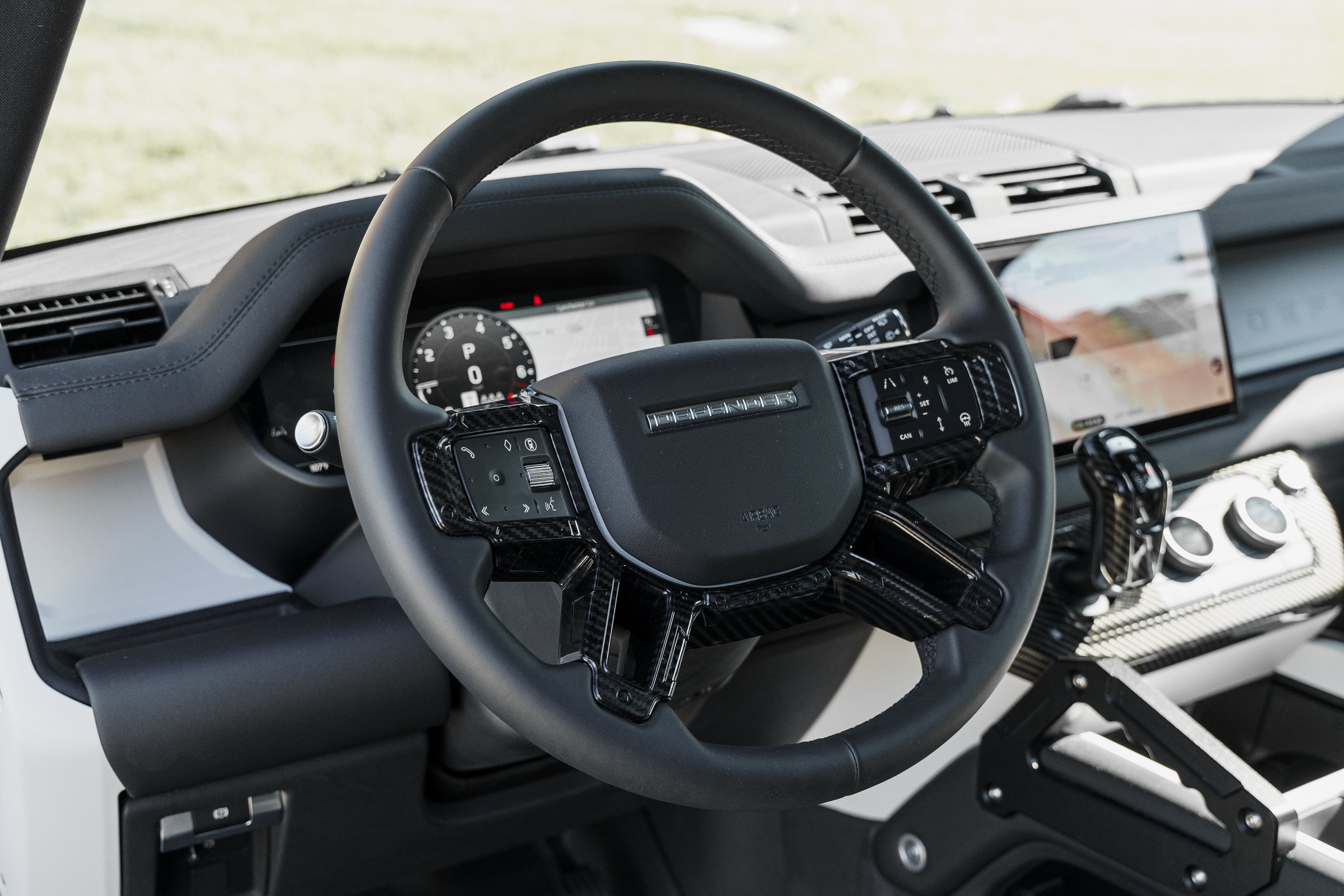 Used 2025 Land Rover Defender 90 S AWD/4WD image 9