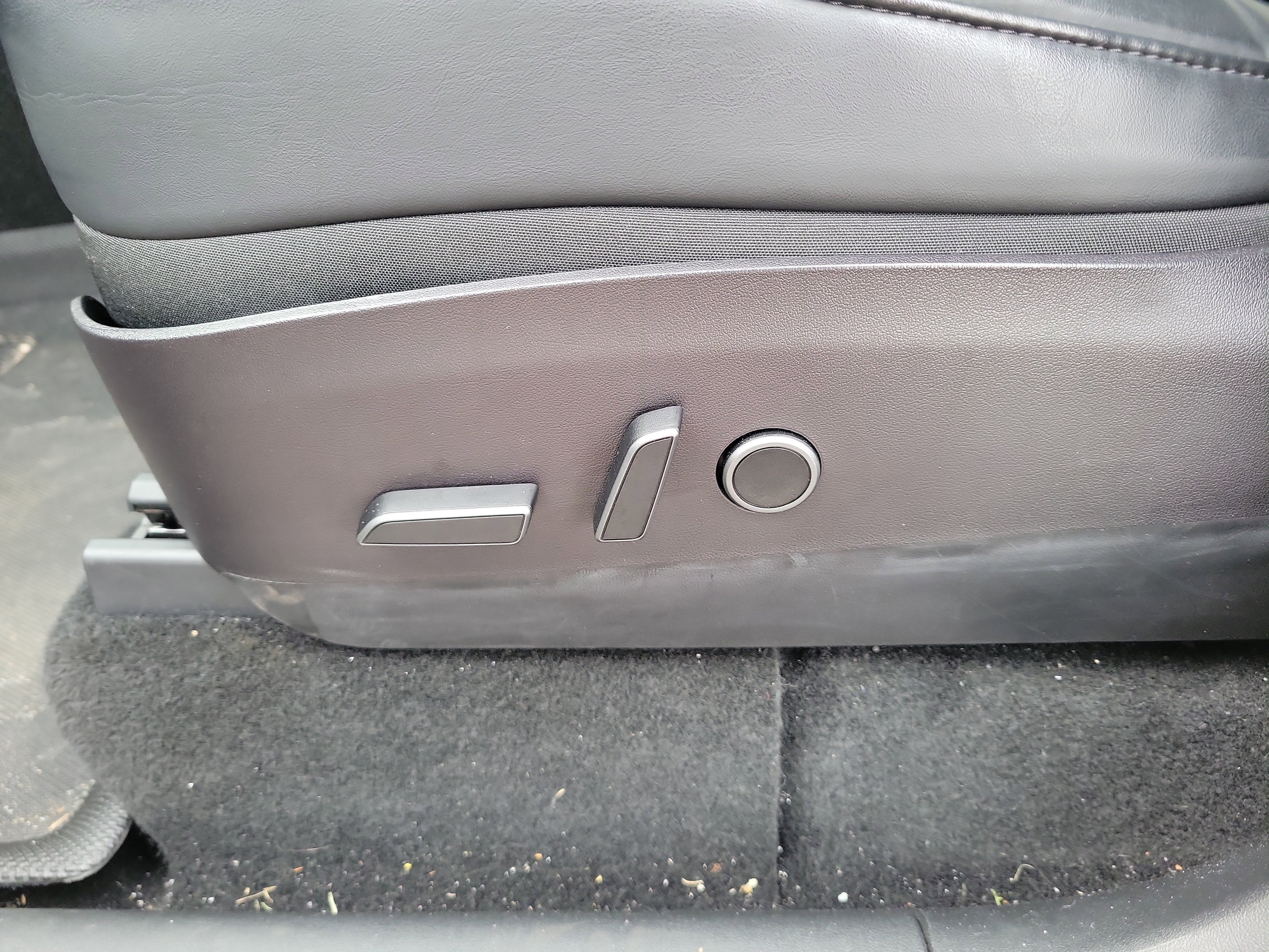 Used 2022 Tesla Model Y Performance image 19