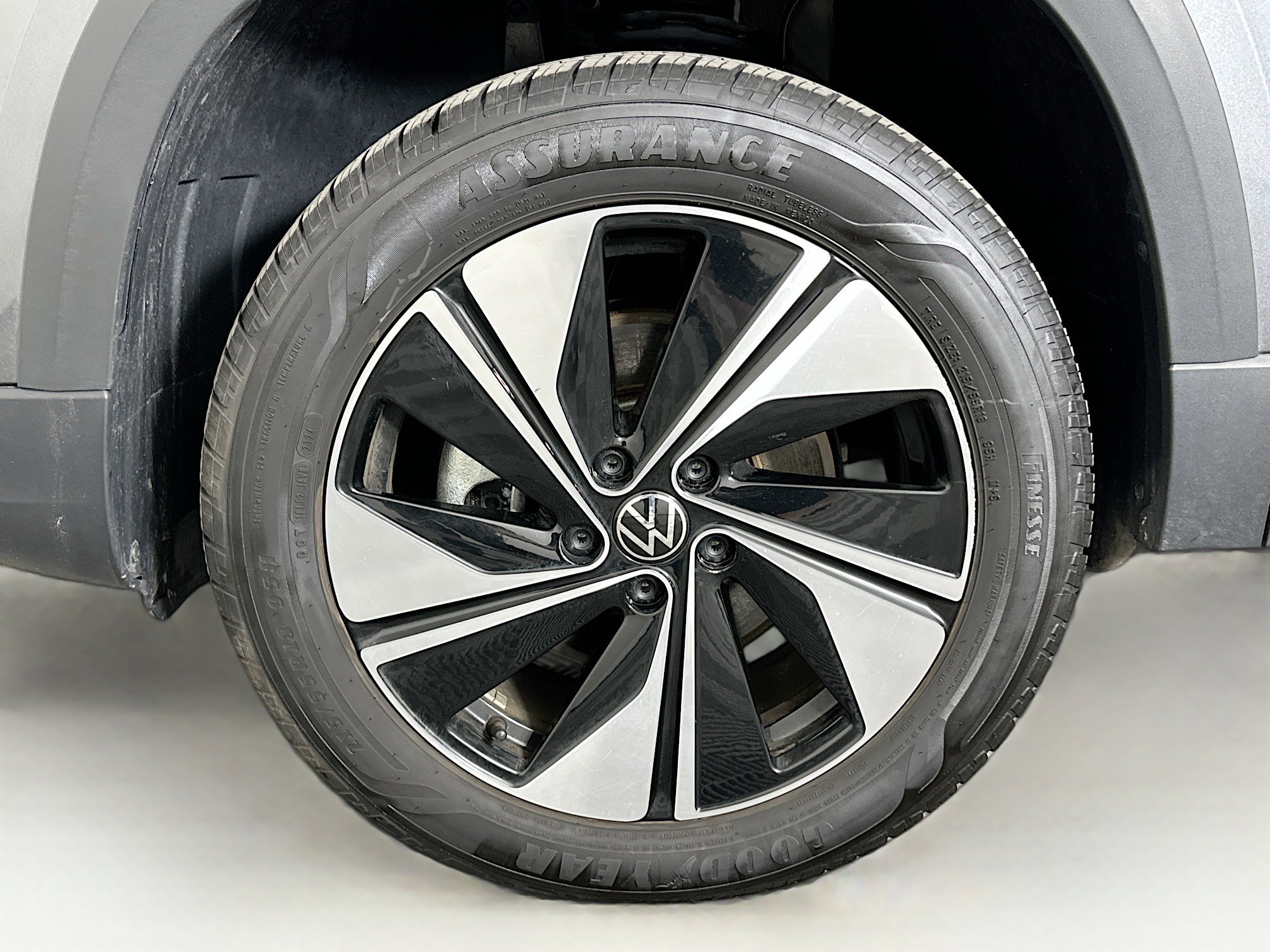 Used 2024 Volkswagen Taos SE image 11