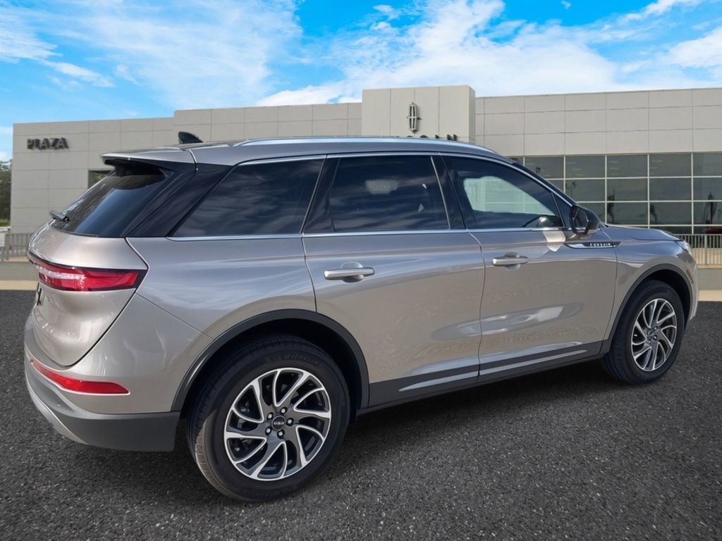 Used 2021 Lincoln Corsair Standard w/ Equipment Group 101A image 3