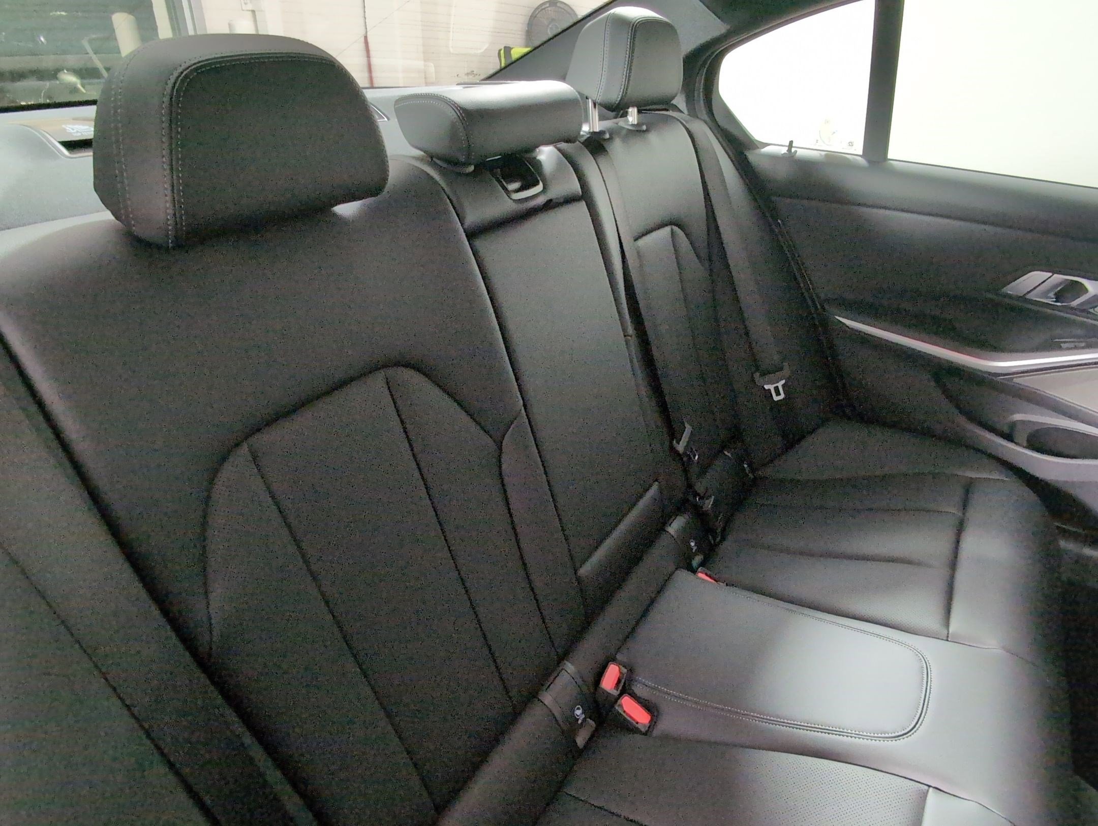 Used 2026 BMW 330i Sedan w/ M Sport Package image 31