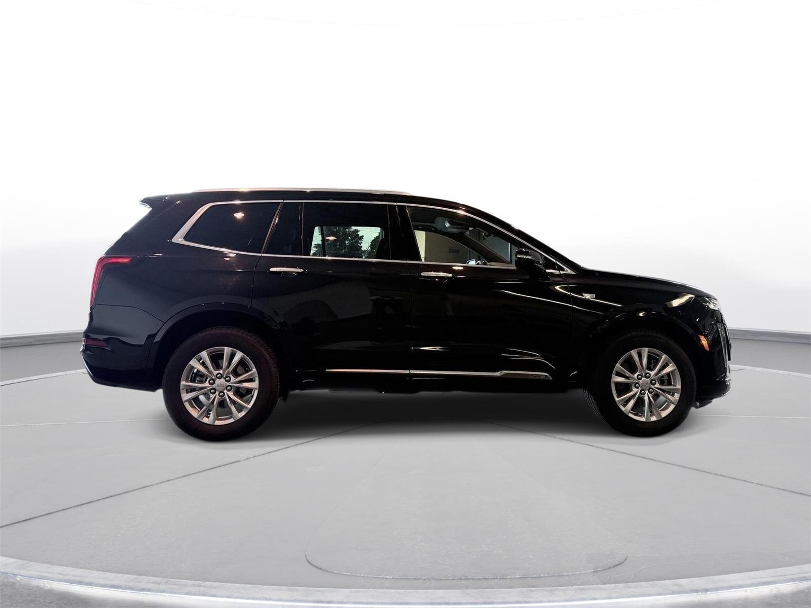 Certified 2024 Cadillac XT6 Luxury w/ LPO, Floor Liner Package AWD/4WD image 15