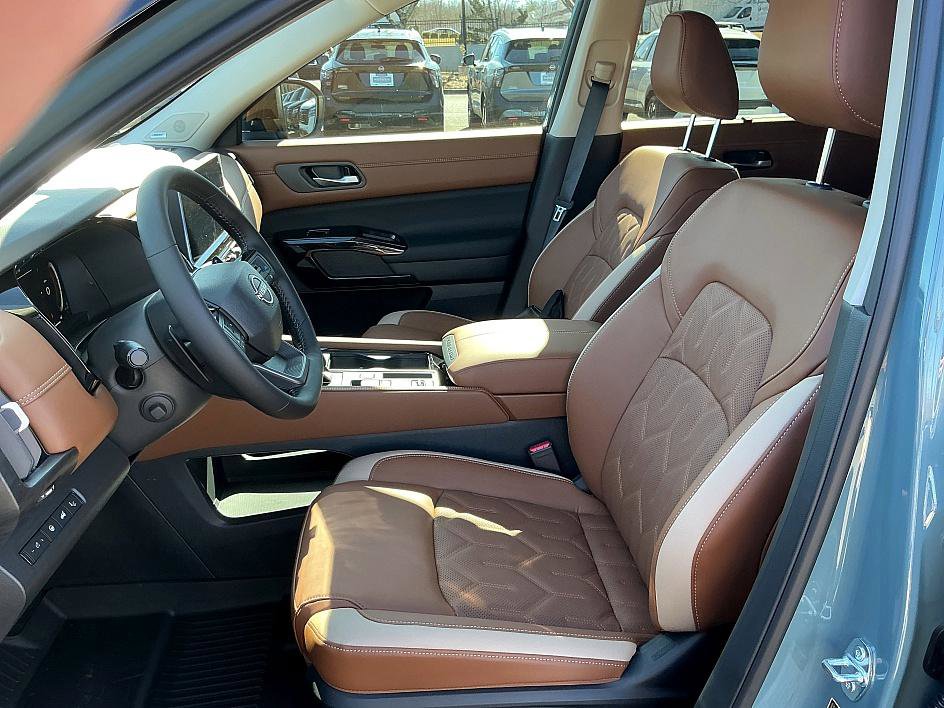 New 2026 Nissan Pathfinder Platinum image 12