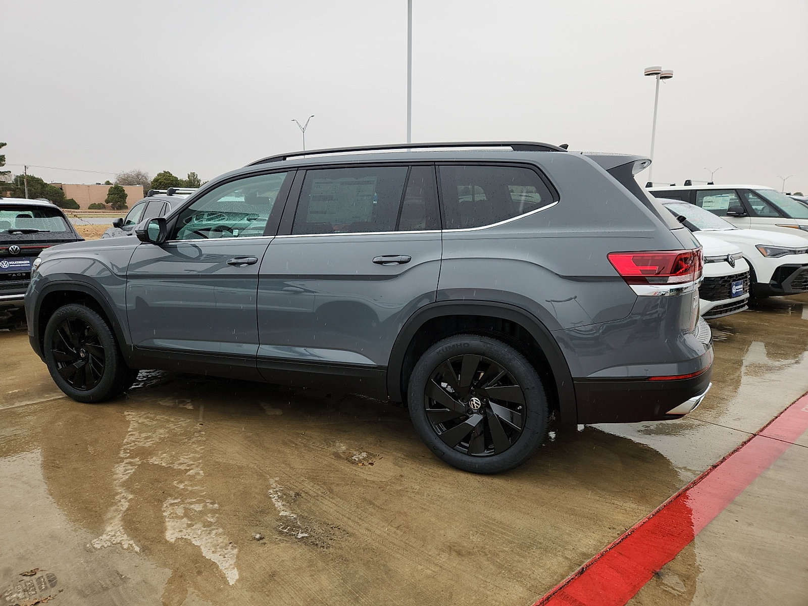 New 2026 Volkswagen Atlas SE image 4