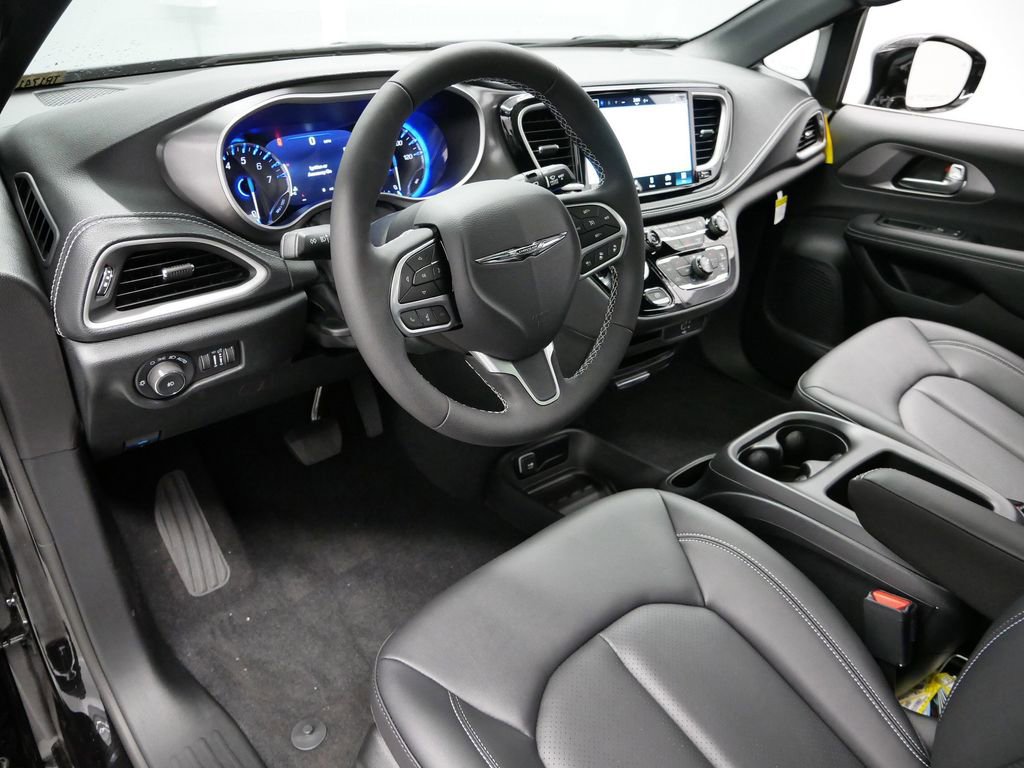 New 2026 Chrysler Pacifica Select AWD/4WD image 2