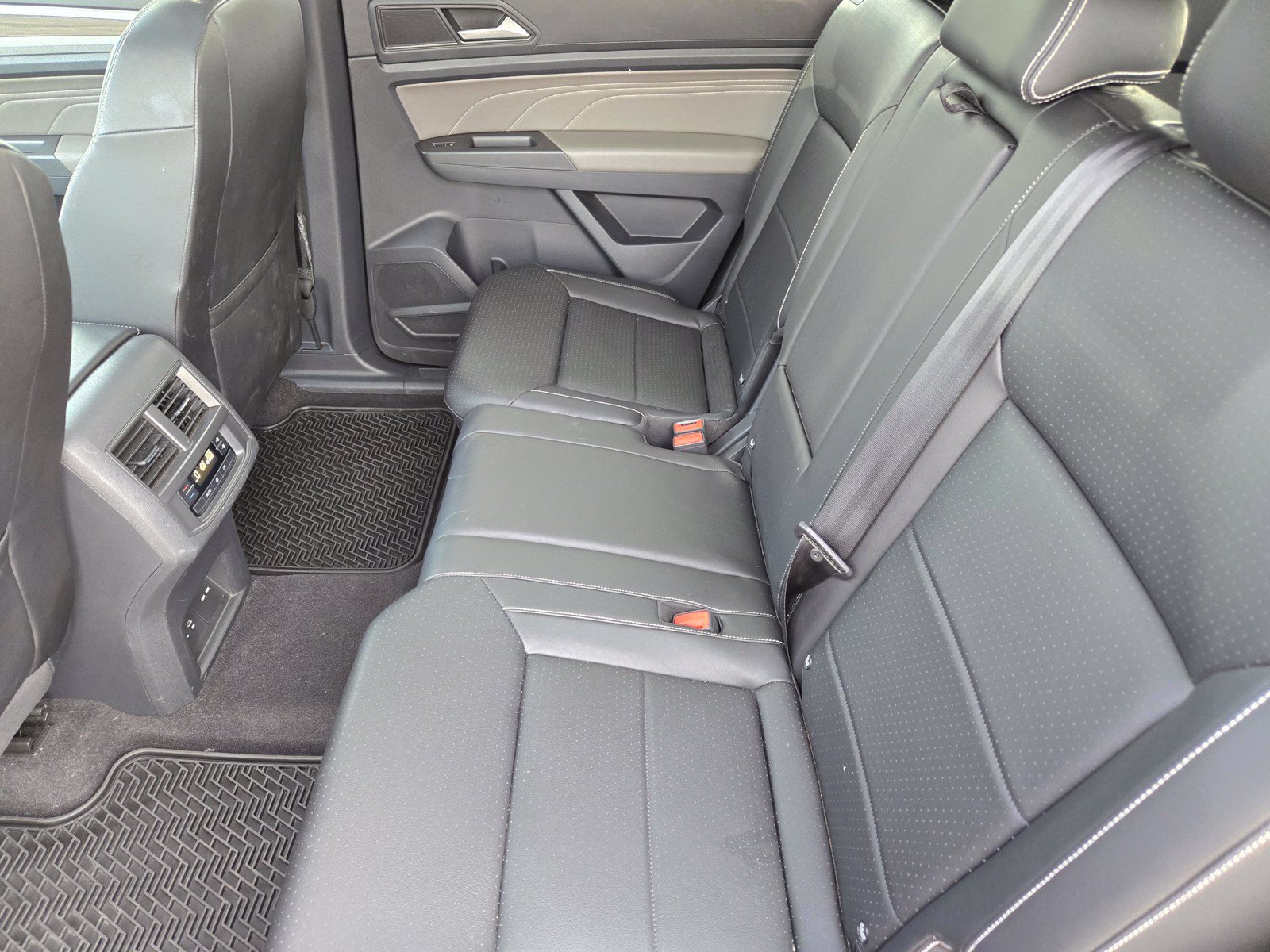 Used 2023 Volkswagen Atlas SEL AWD/4WD image 12
