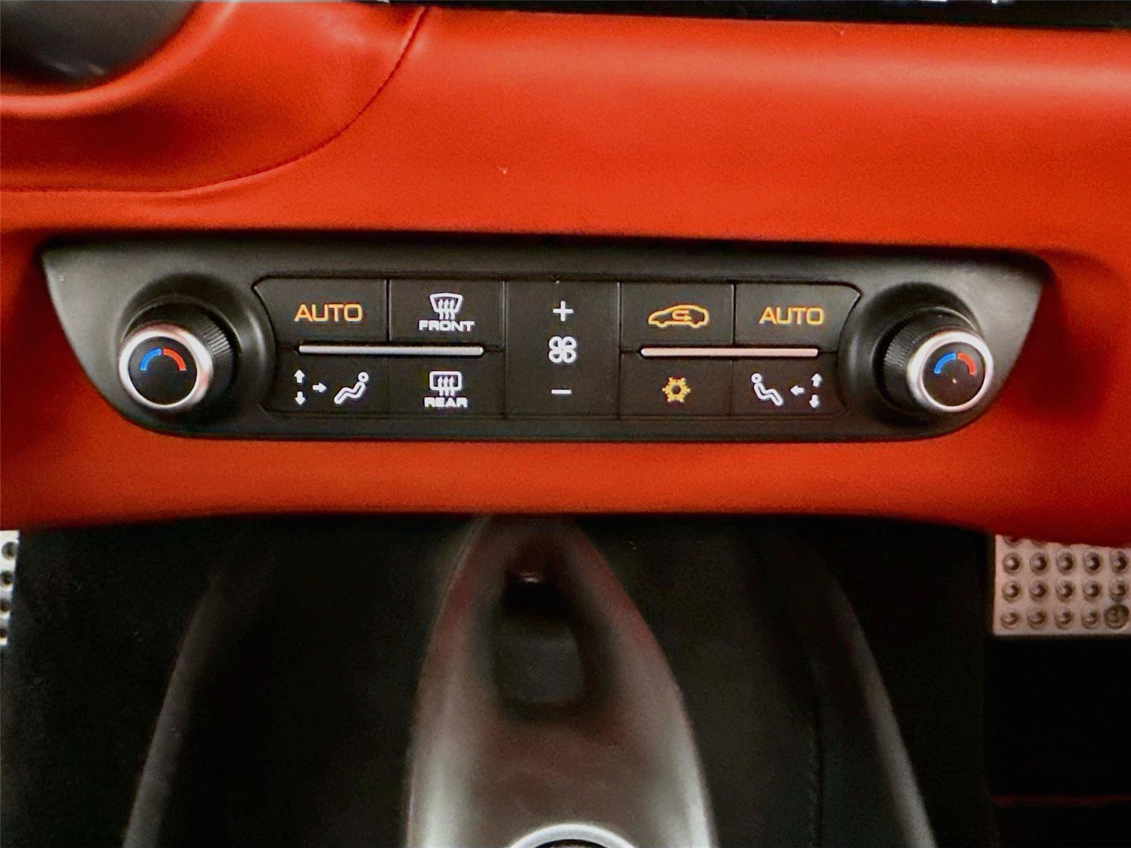 Used 2020 Ferrari 812 Superfast RWD image 18