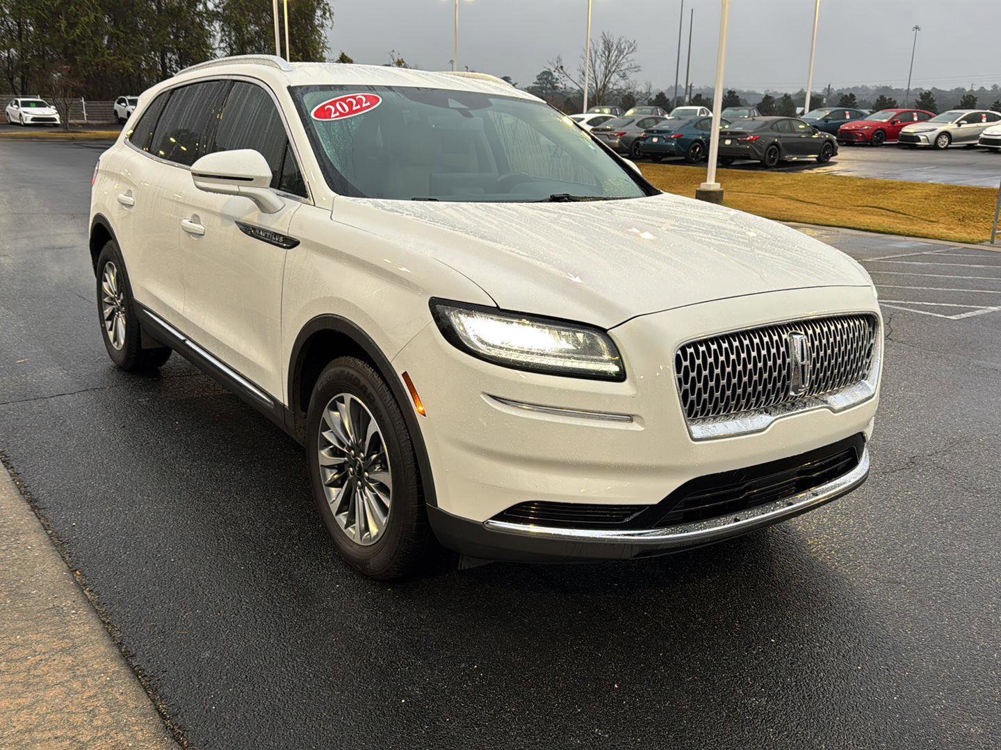 Used 2022 Lincoln Nautilus FWD w/ Premium Package image 6