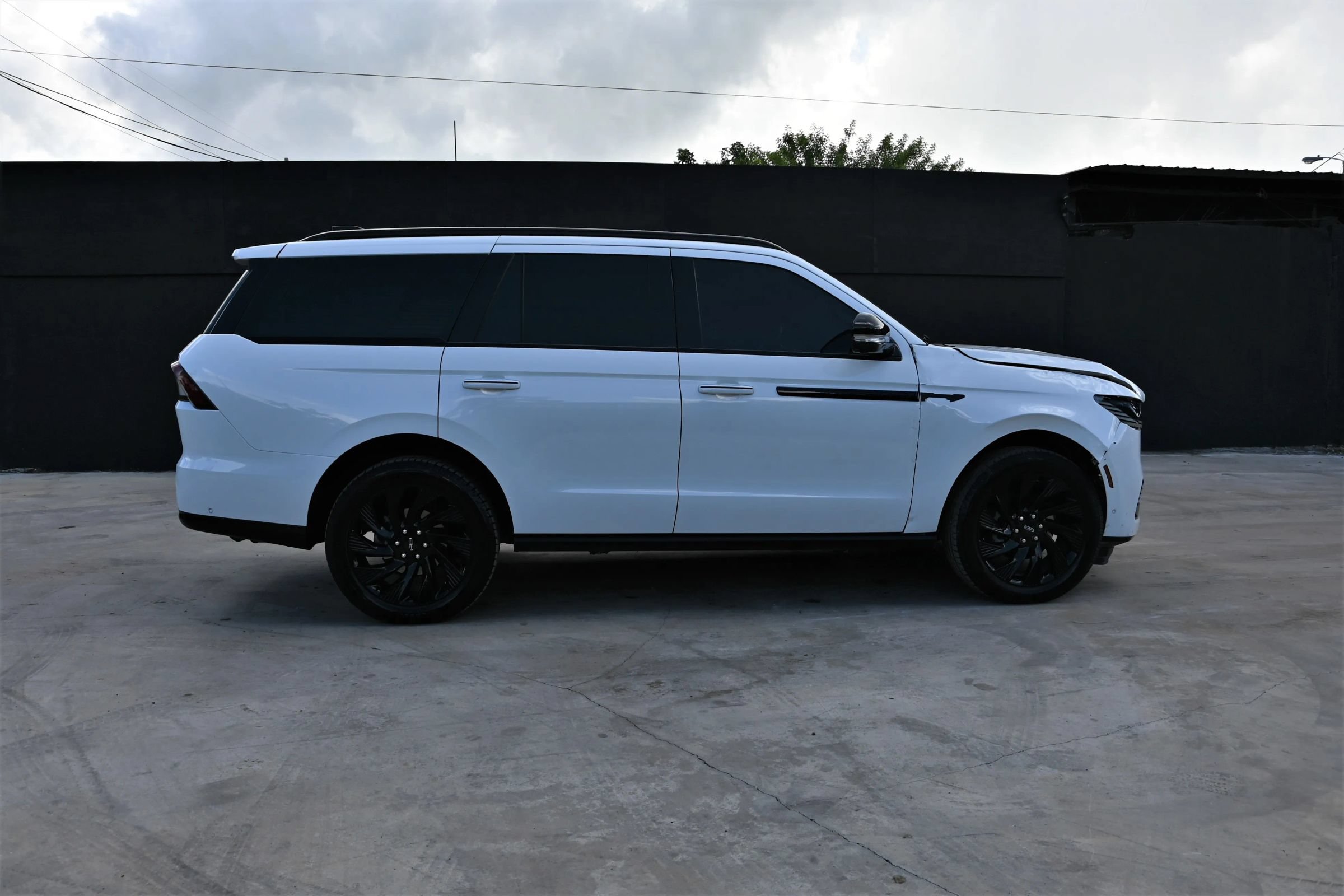 Used 2025 Lincoln Navigator Reserve w/ Jet Appearance Package AWD/4WD image 7