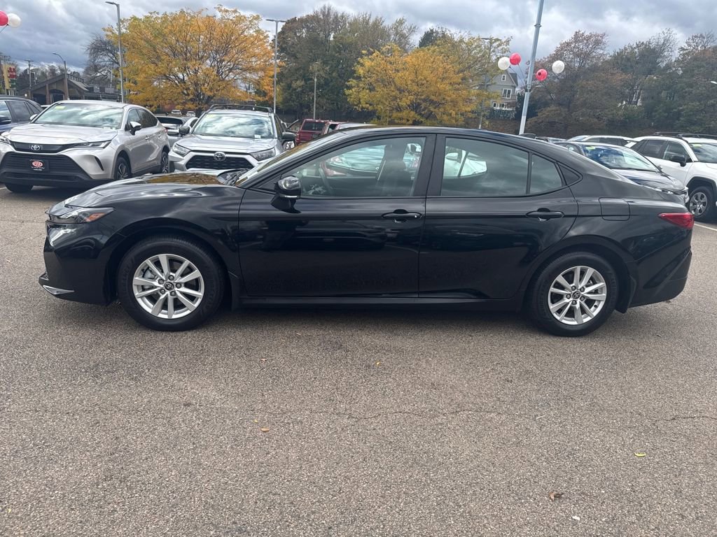 Used 2025 Toyota Camry LE w/ Convenience Package image 4