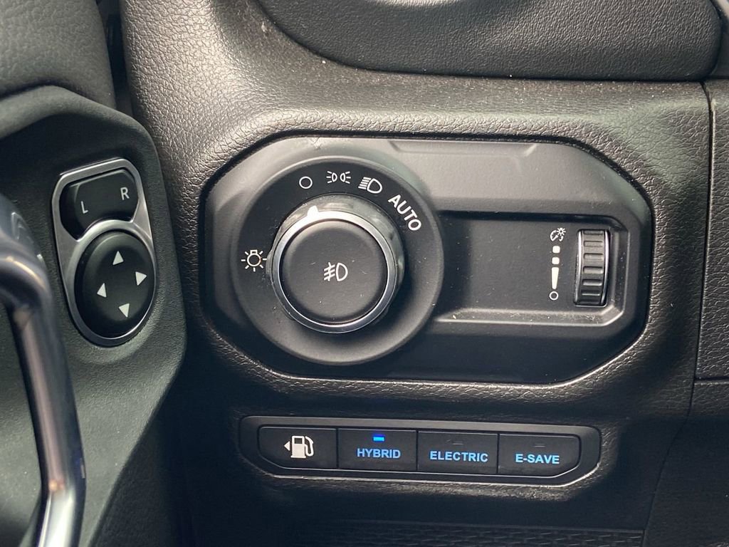 Used 2023 Jeep Wrangler Unlimited Sahara w/ Cold Weather Group AWD/4WD image 14