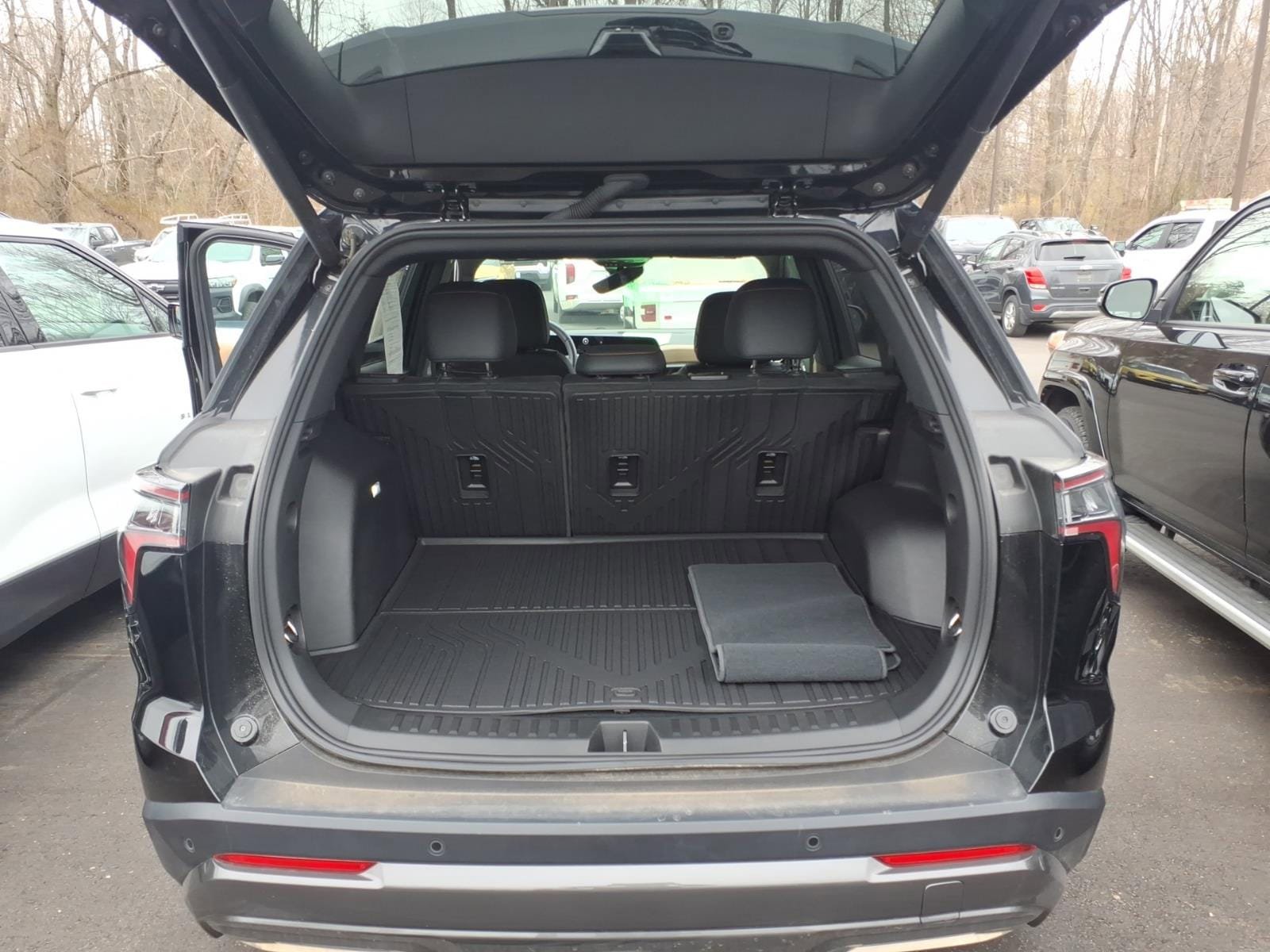 Used 2025 Chevrolet Equinox ACTIV w/ Safety and Technology Package AWD/4WD image 6