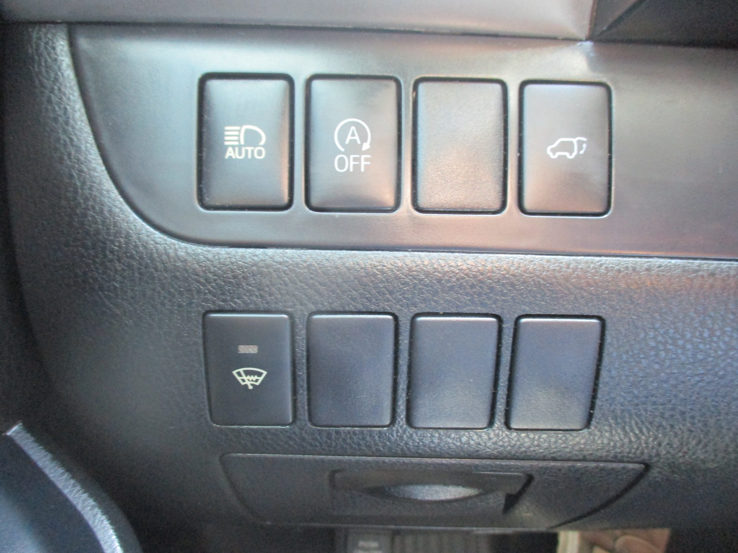 Used 2017 Toyota Highlander SE w/ Carpet Mat Package AWD/4WD image 18
