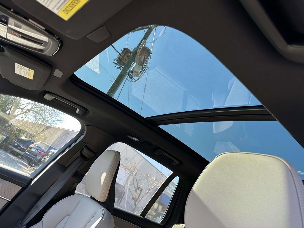 New 2026 Volvo XC90 B5 Plus w/ Protection Package Premier image 18