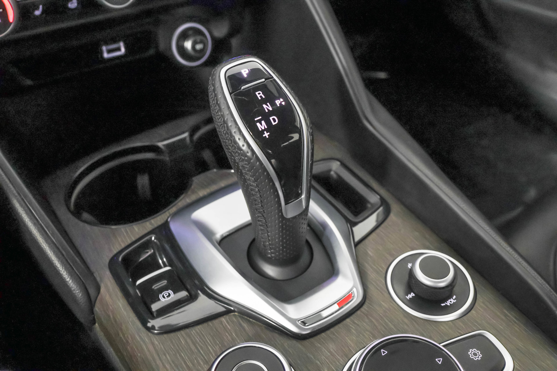 Used 2020 Alfa Romeo Giulia Ti w/ Nero Edizione RWD image 33