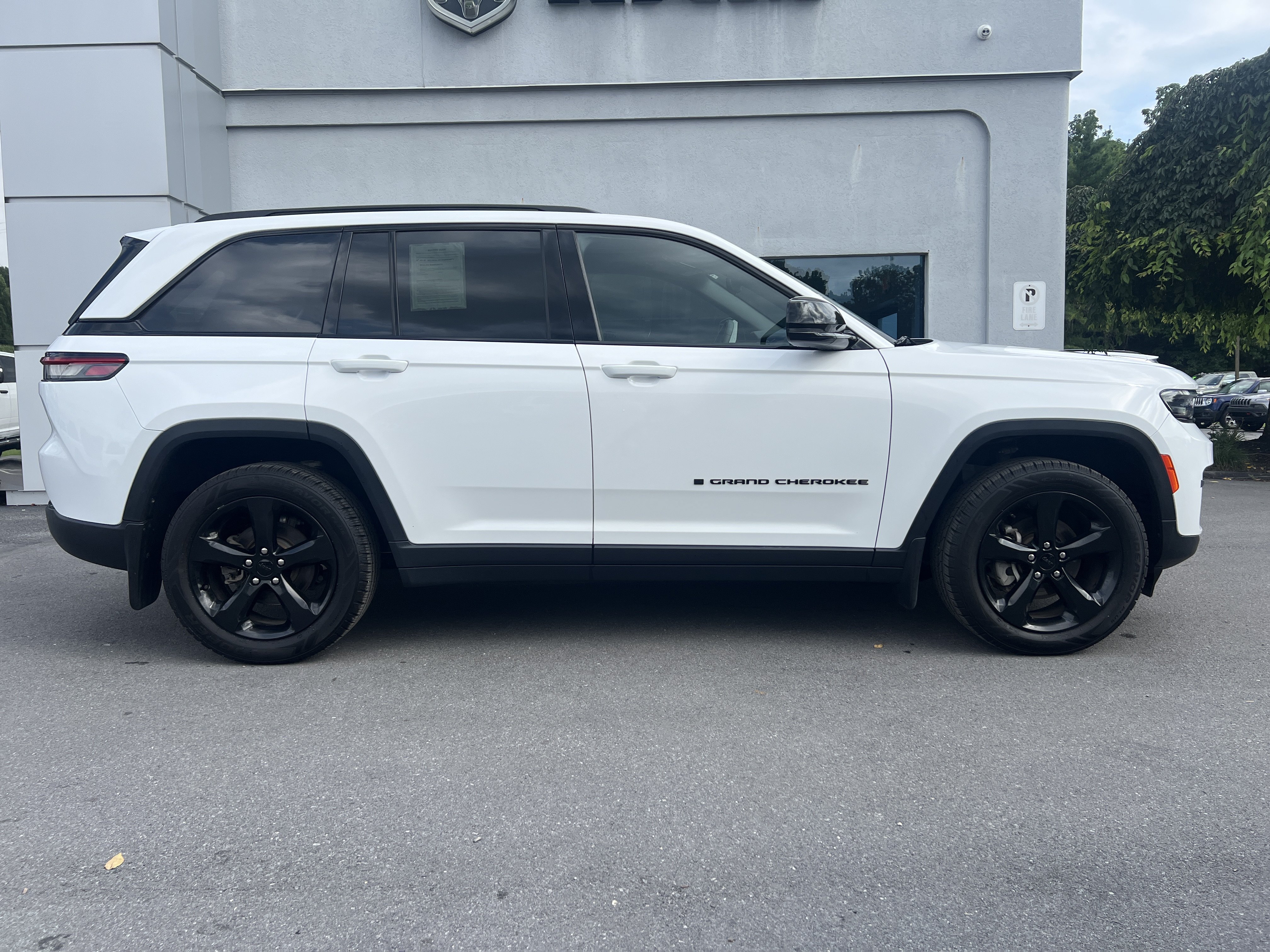 Used 2023 Jeep Grand Cherokee Altitude AWD/4WD video 2