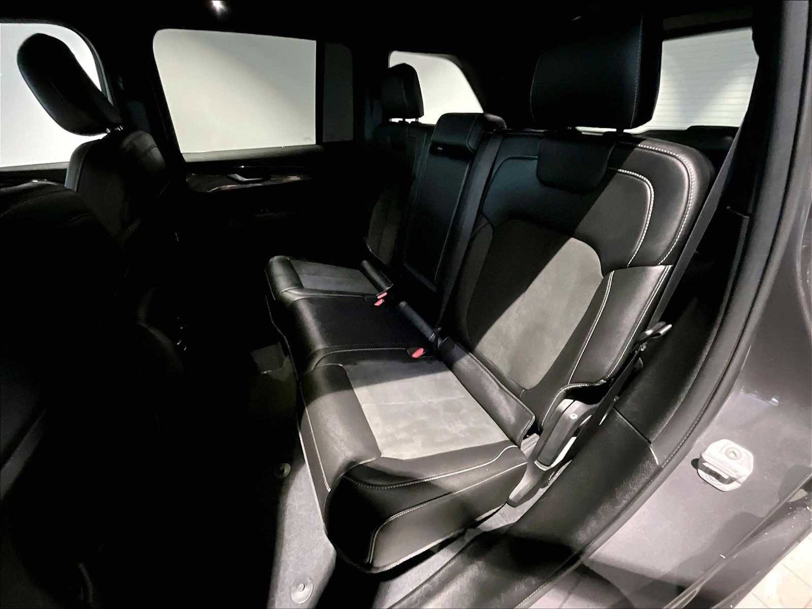 Used 2023 Jeep Grand Cherokee Altitude image 31