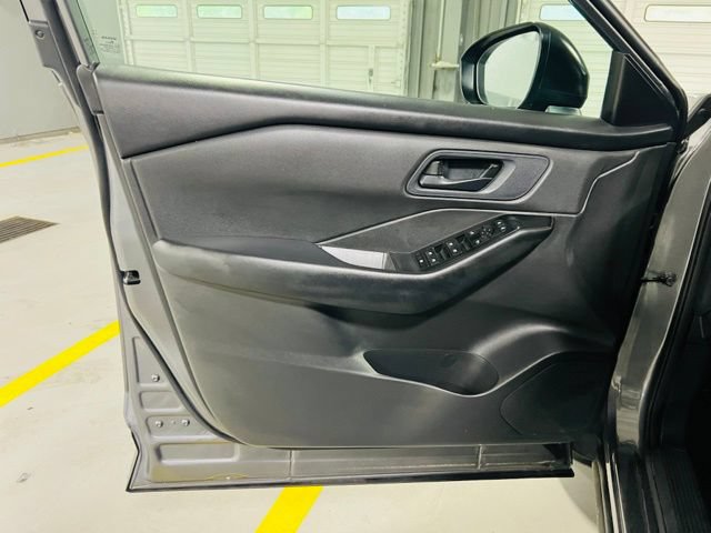 Used 2024 Nissan Rogue S FWD image 23