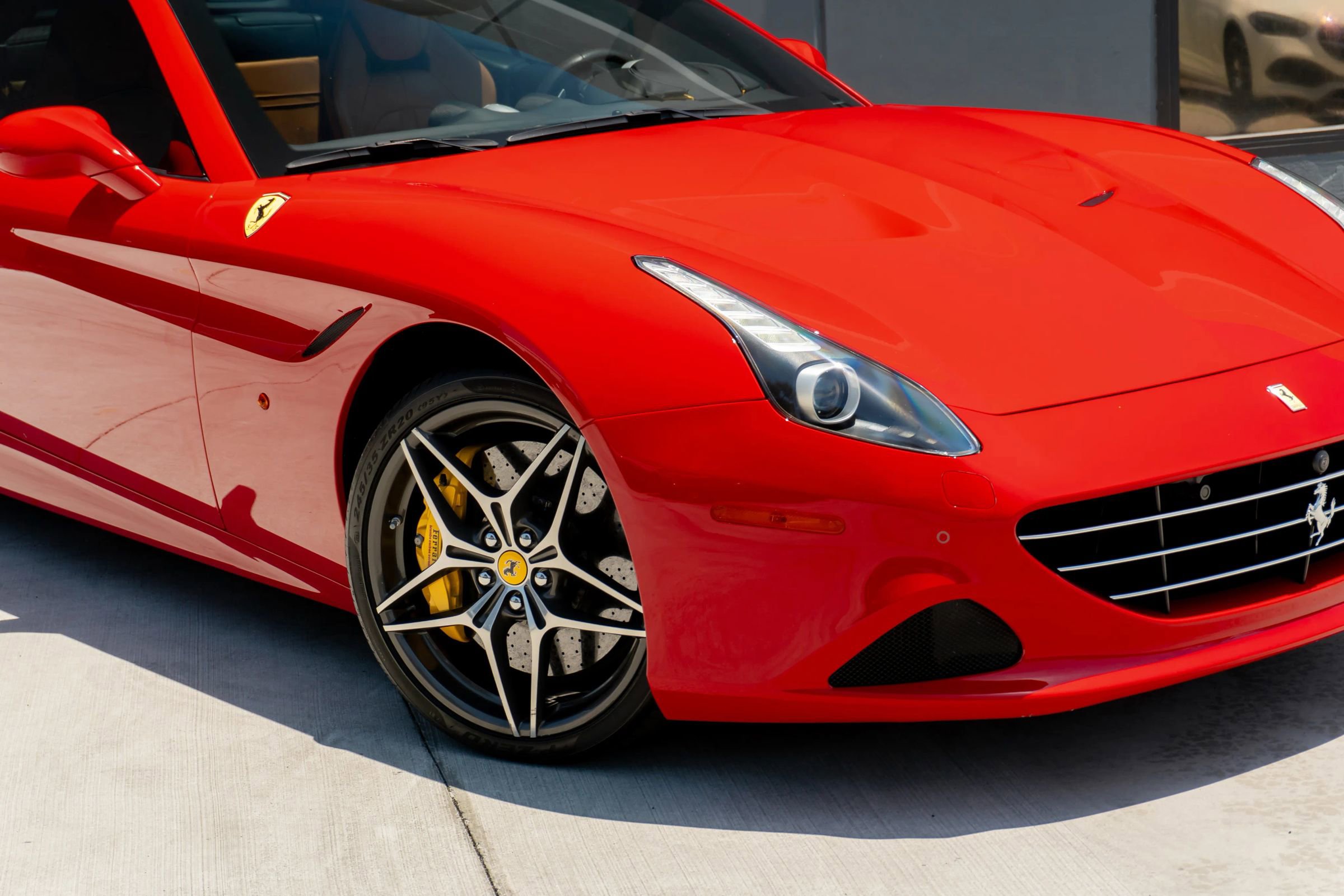 Used 2016 Ferrari California T RWD image 25