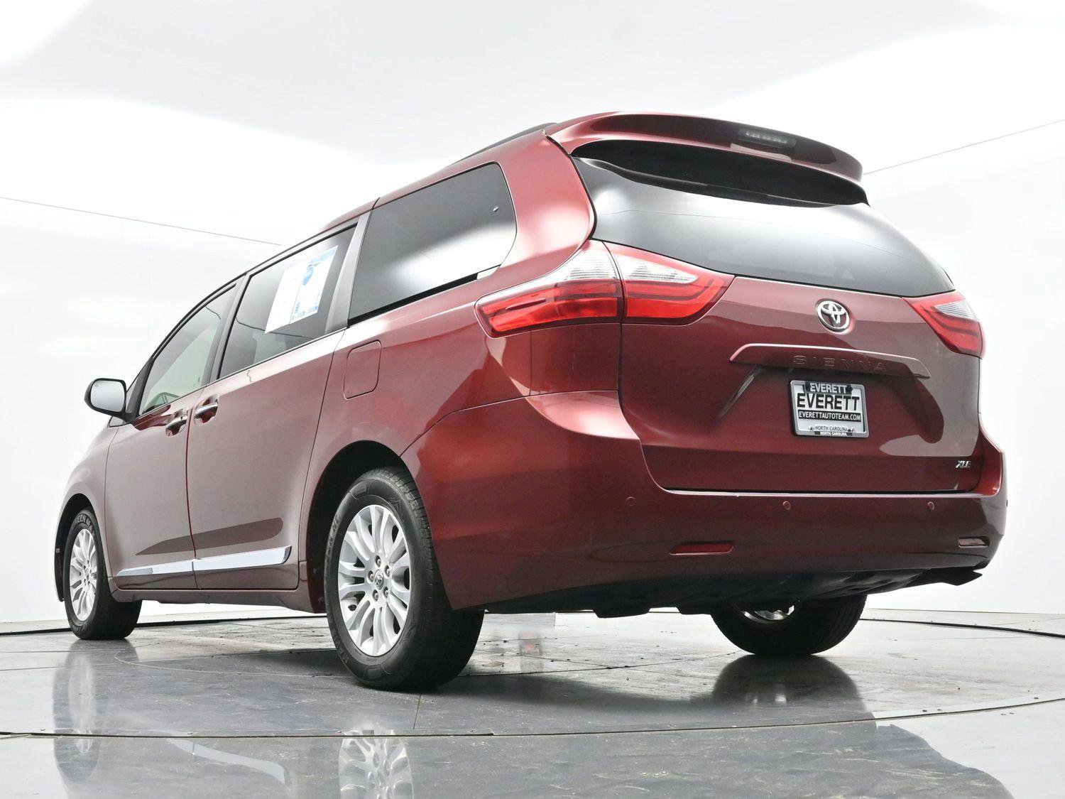 Used 2017 Toyota Sienna XLE w/ XLE Navigation Package FWD image 56