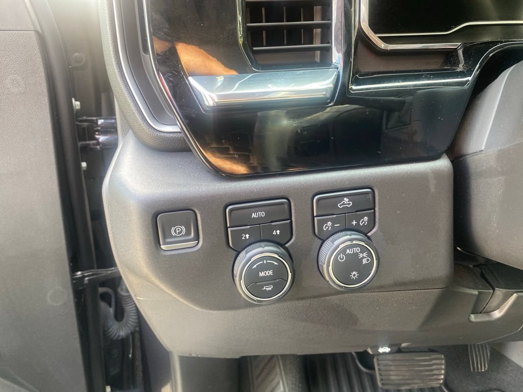 Used 2023 Chevrolet Silverado 1500 LT AWD/4WD image 18