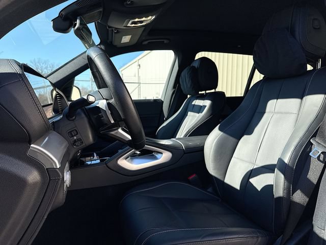 Used 2025 Mercedes-Benz GLS 580 4MATIC image 13