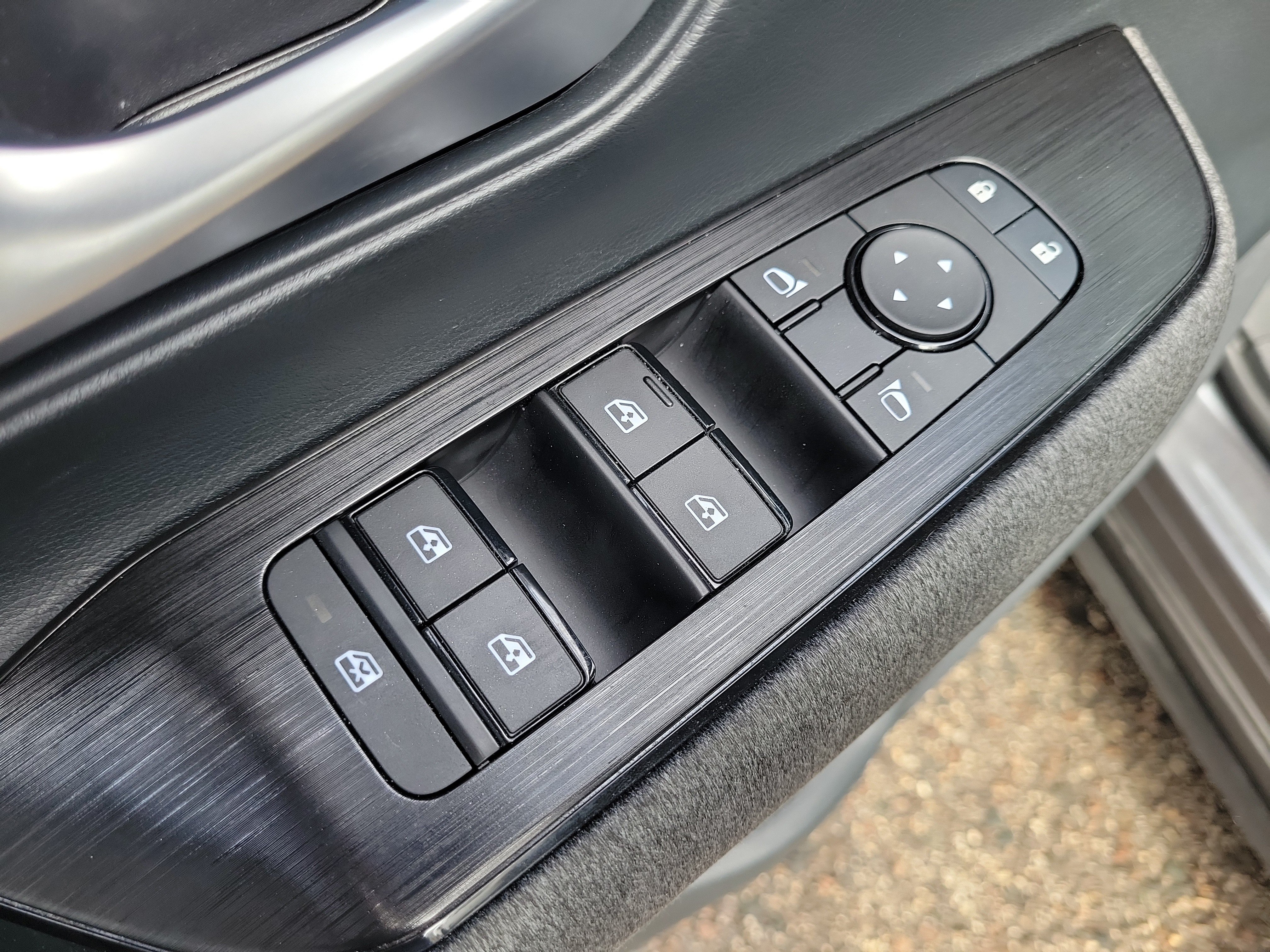 Certified 2025 Nissan Kicks SV FWD image 10
