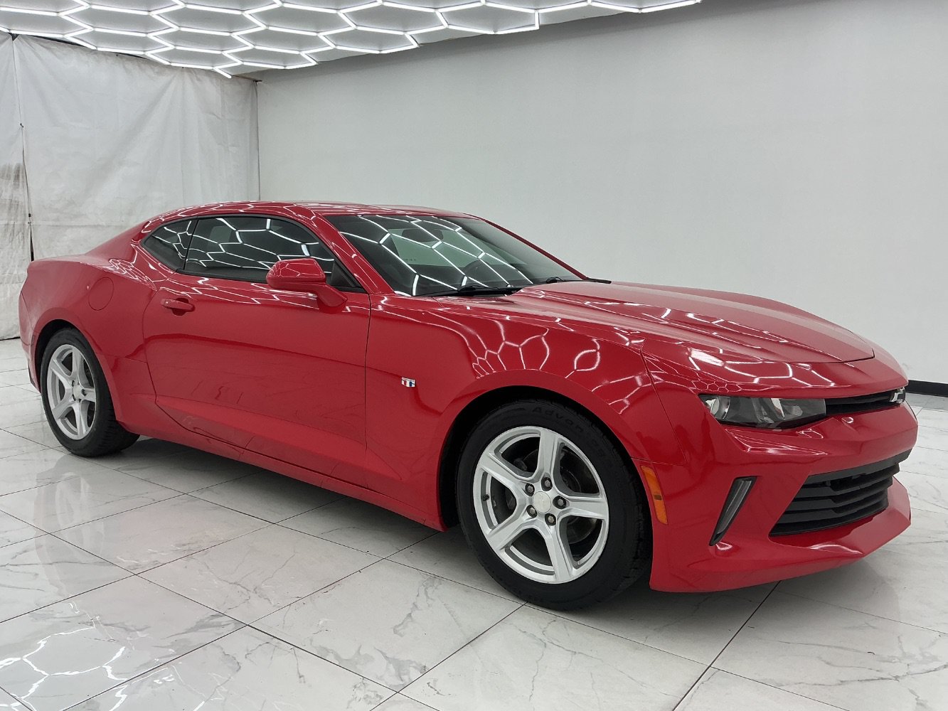 Used 2018 Chevrolet Camaro LT RWD image 7
