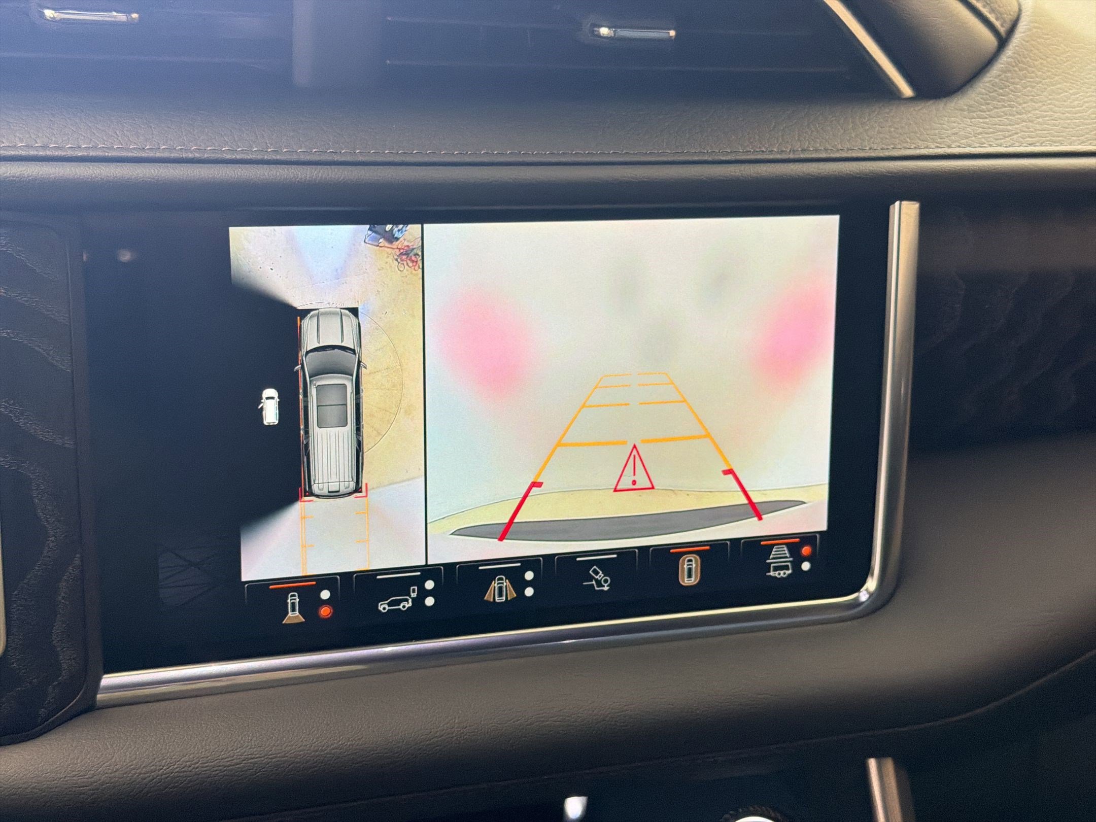 Used 2024 GMC Yukon XL Denali w/ Advanced Technology Package image 24