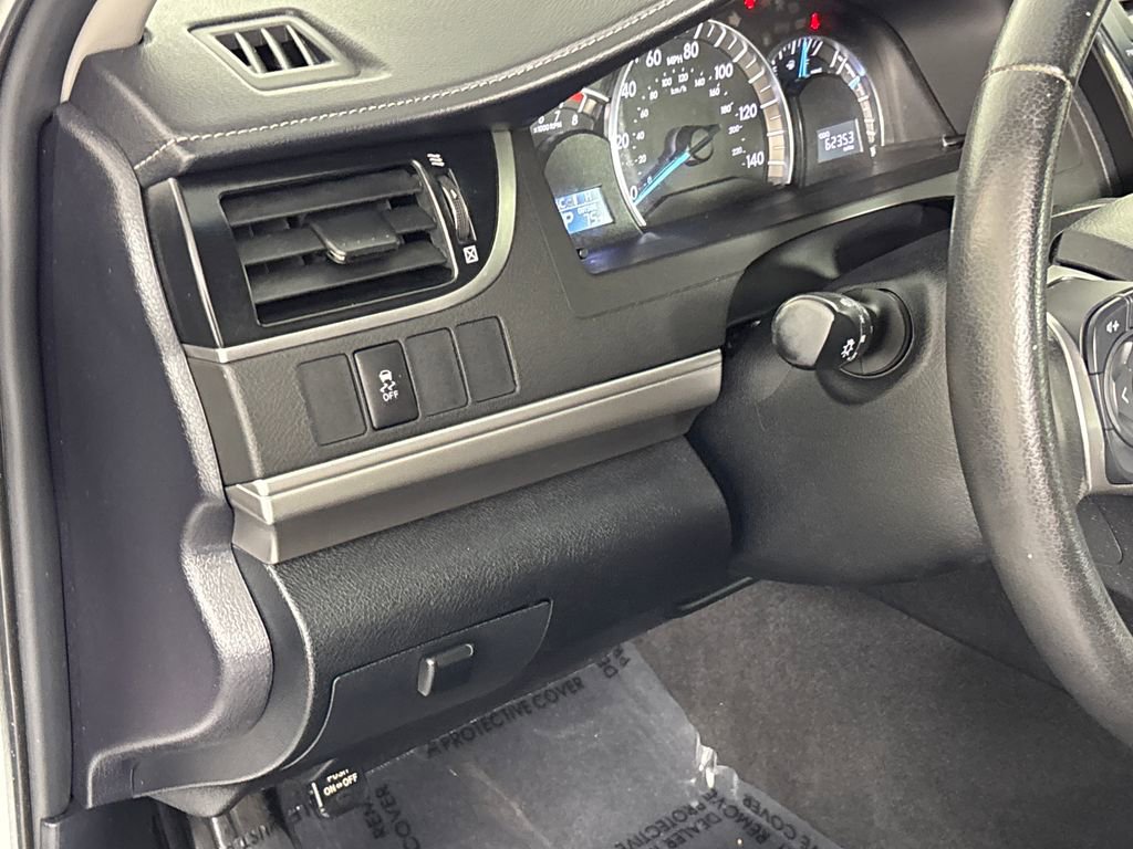 Used 2012 Toyota Camry SE w/ Leather Pkg image 12