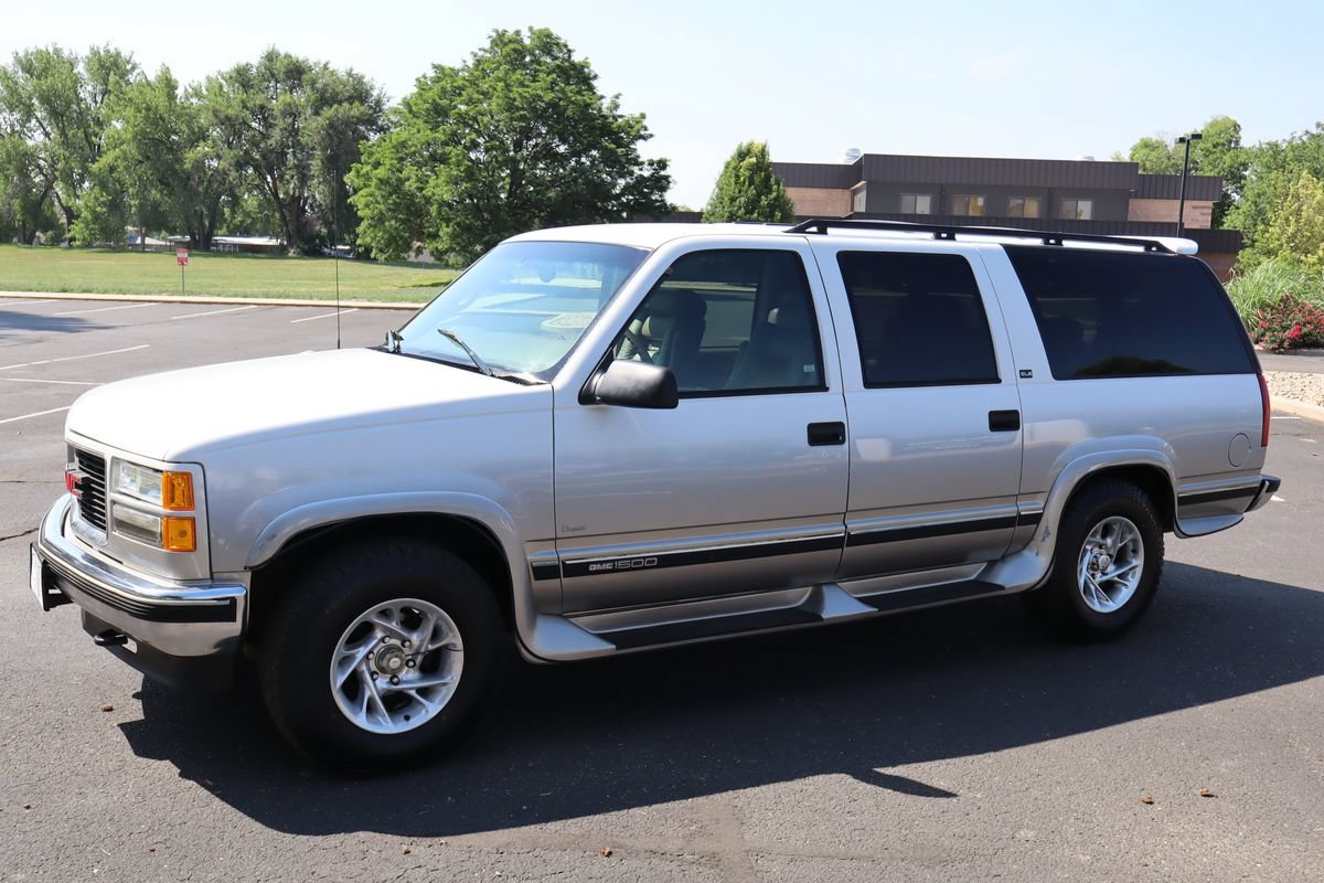 Used 1999 GMC Suburban 4WD w/ Convenience Group image 10