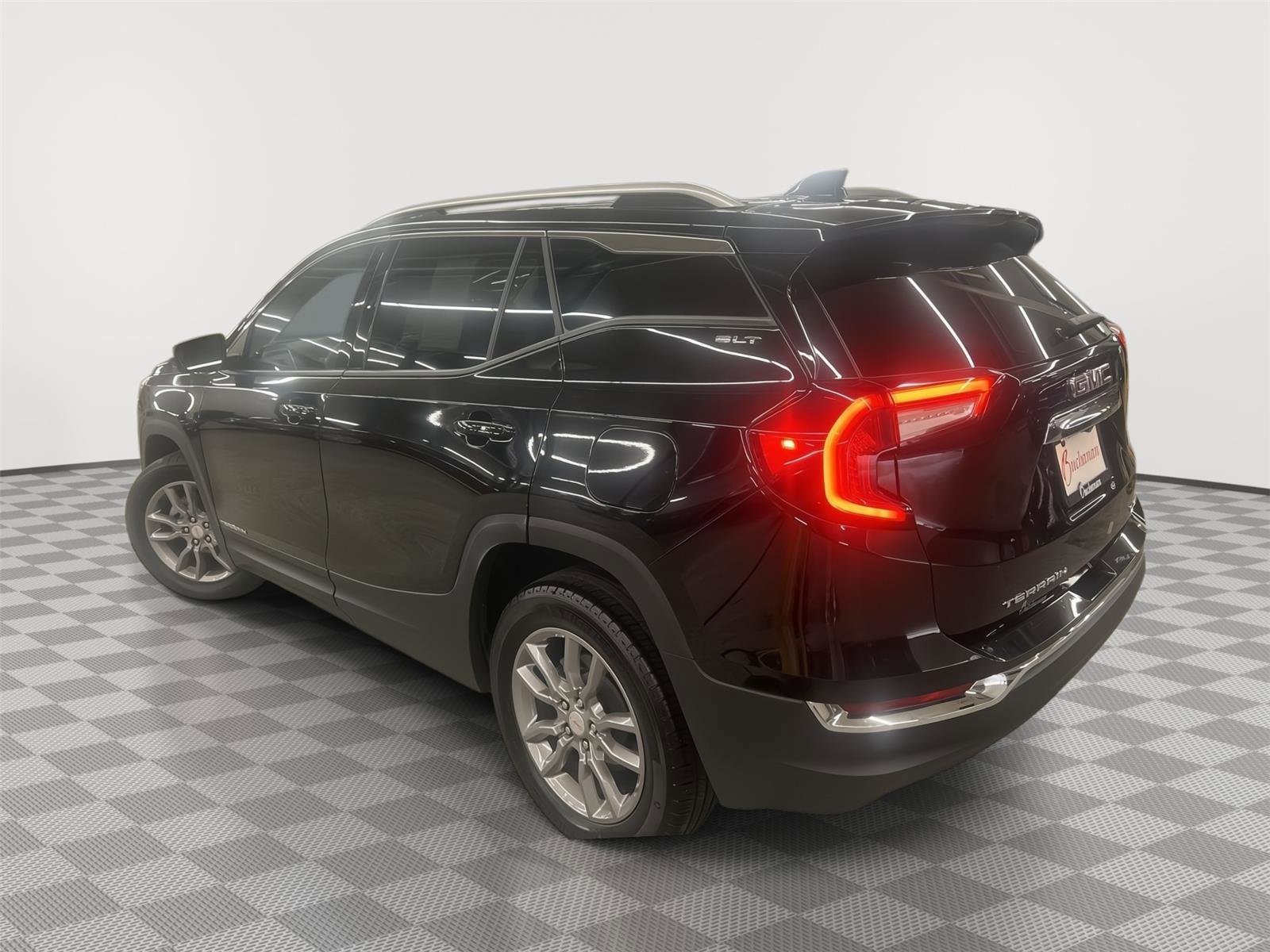 Used 2024 GMC Terrain SLT image 4