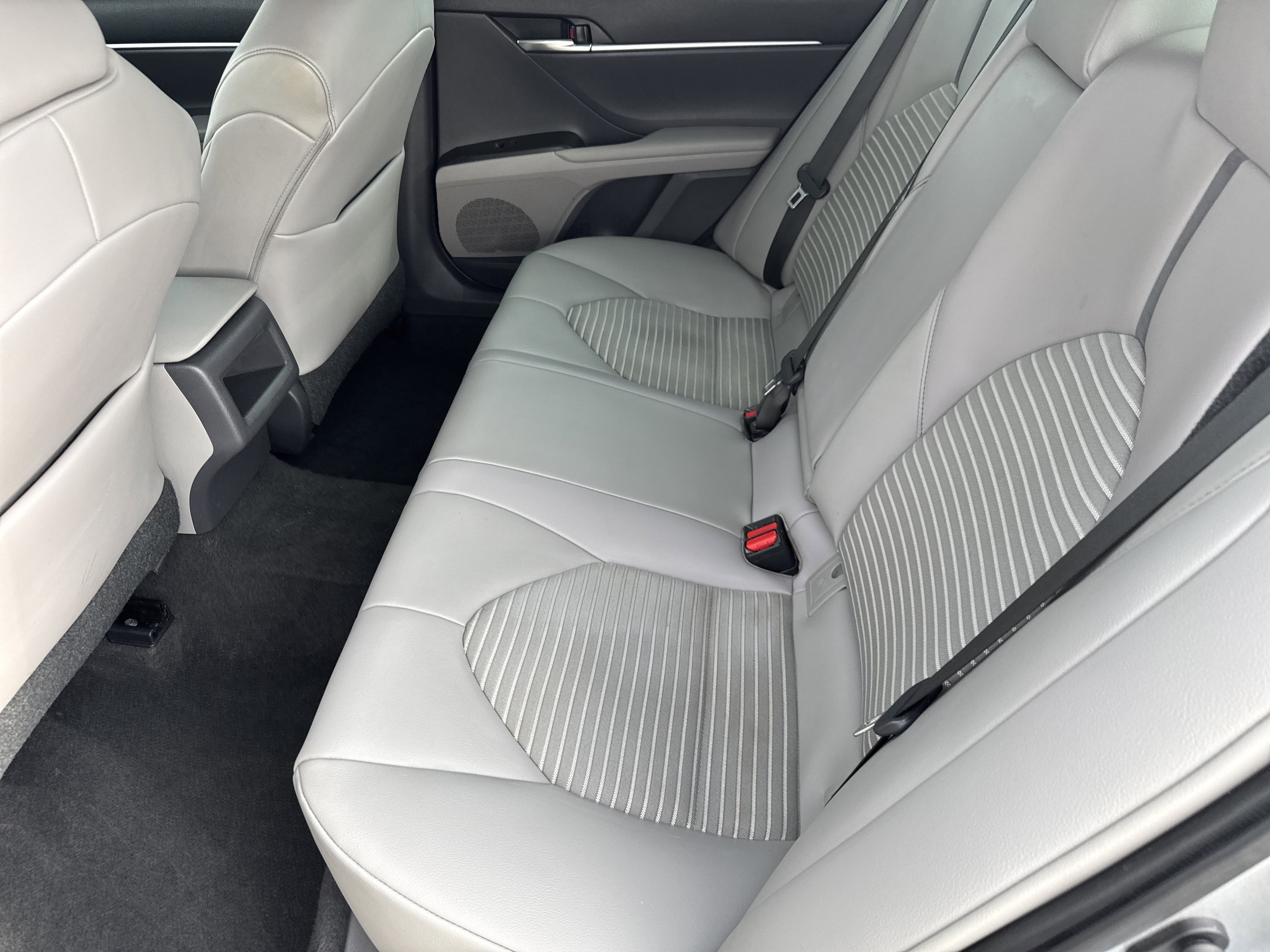 Used 2021 Toyota Camry SE image 6