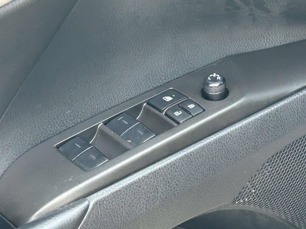 Used 2023 Toyota Camry SE FWD image 15