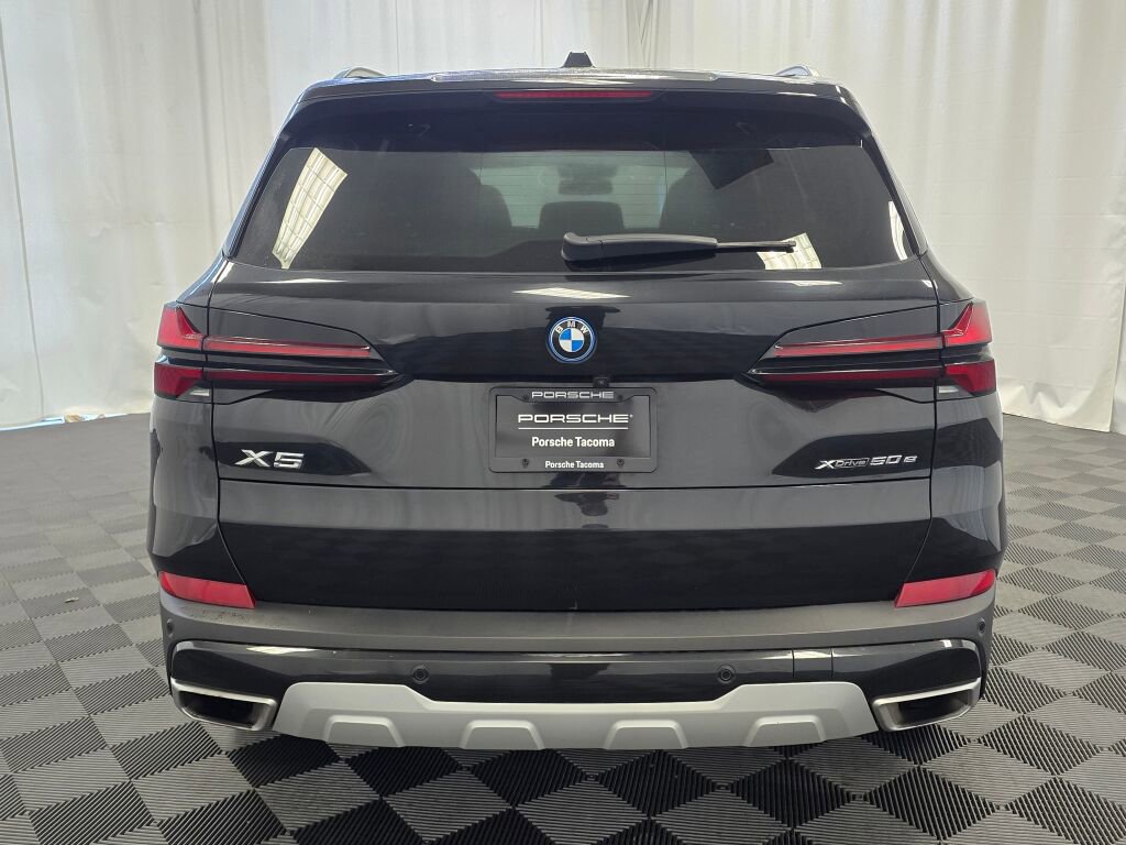 Used 2025 BMW X5 xDrive50e image 4