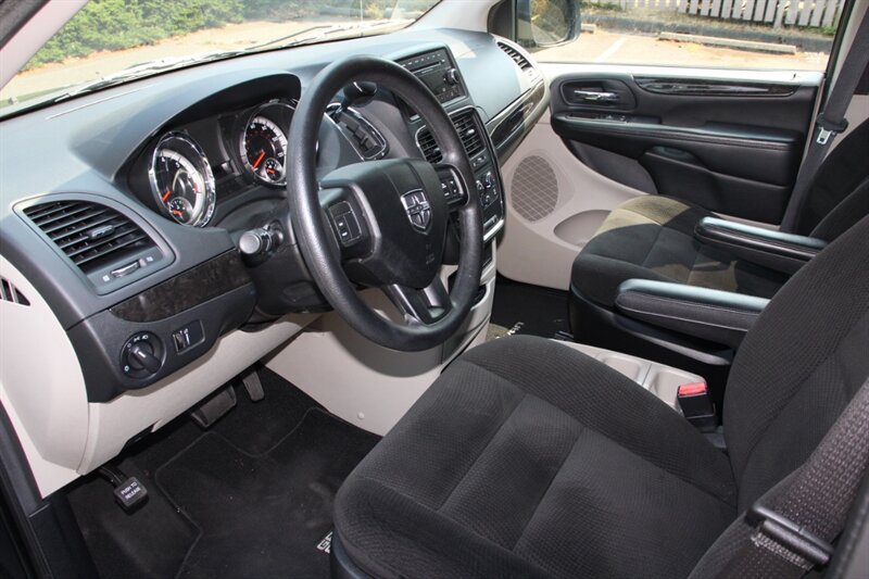 Used 2015 Dodge Grand Caravan SE w/ Quick Order Package 29E SE FWD image 5