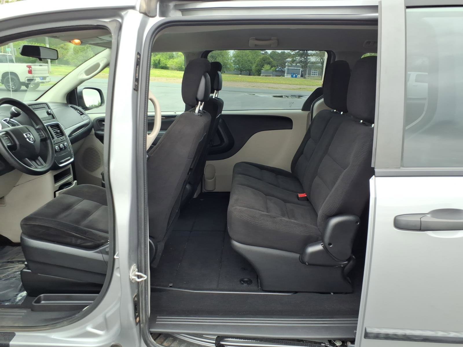 Used 2014 Dodge Grand Caravan American Value Package FWD image 11