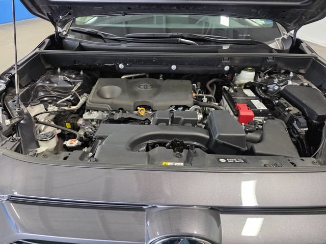 Used 2025 Toyota RAV4 XLE AWD/4WD image 9