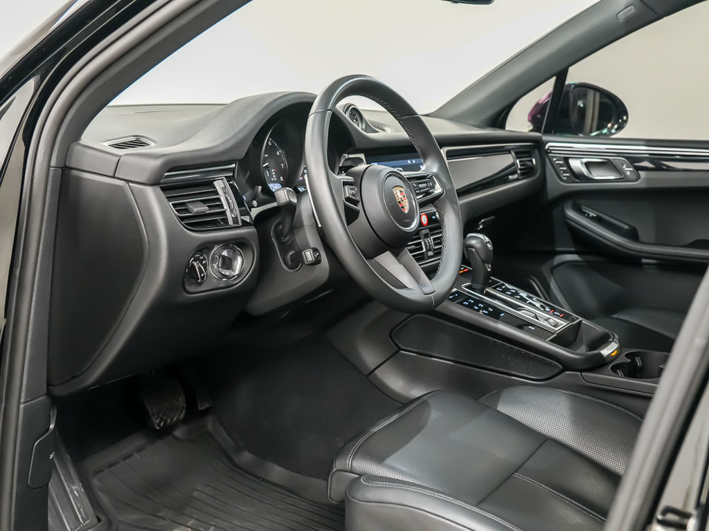 Certified 2024 Porsche Macan AWD/4WD image 4