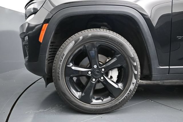 Used 2023 Jeep Grand Cherokee Limited w/ Black Appearance Package AWD/4WD image 17