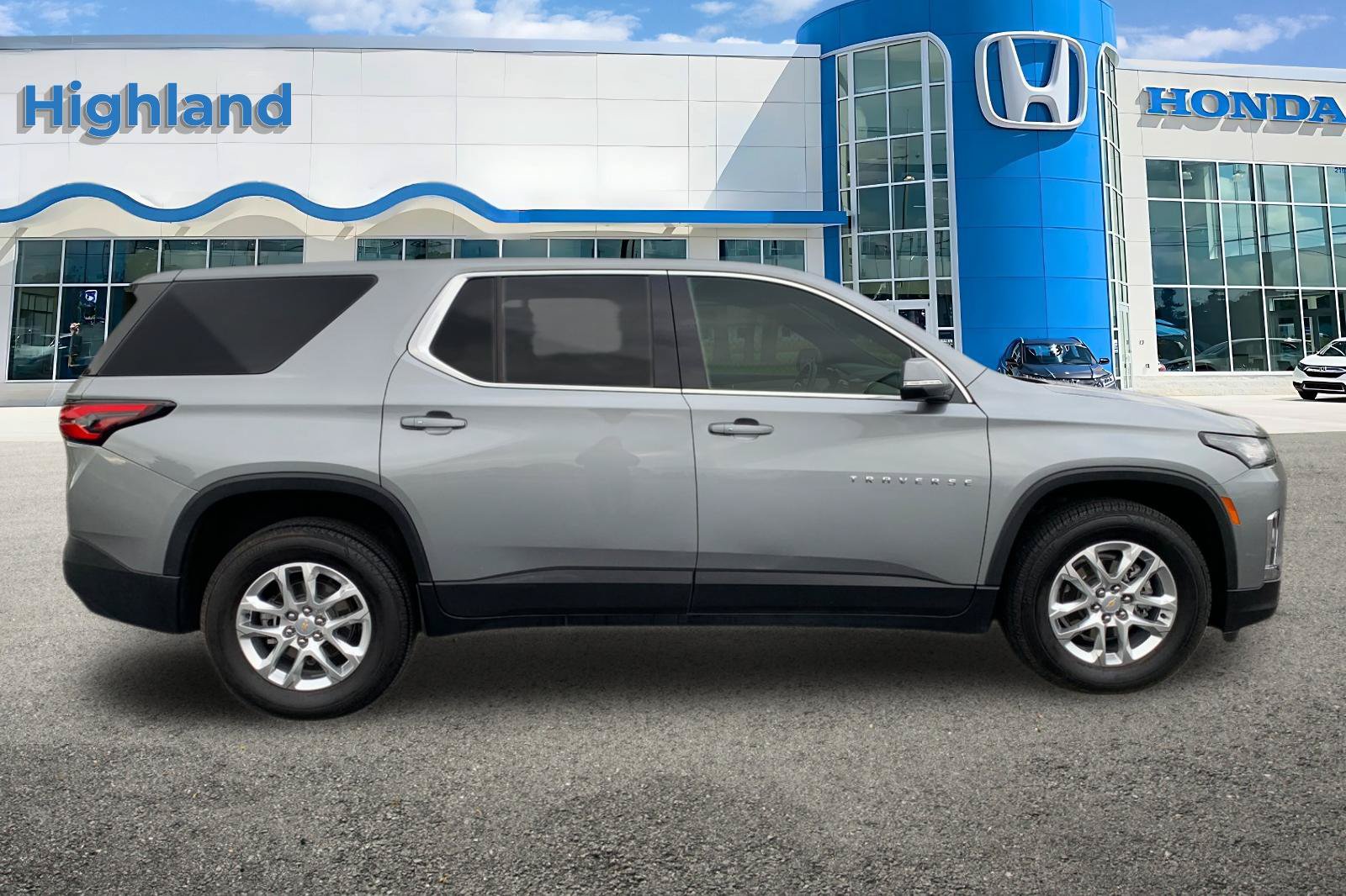 Used 2023 Chevrolet Traverse LS w/ Safety Package AWD/4WD image 6