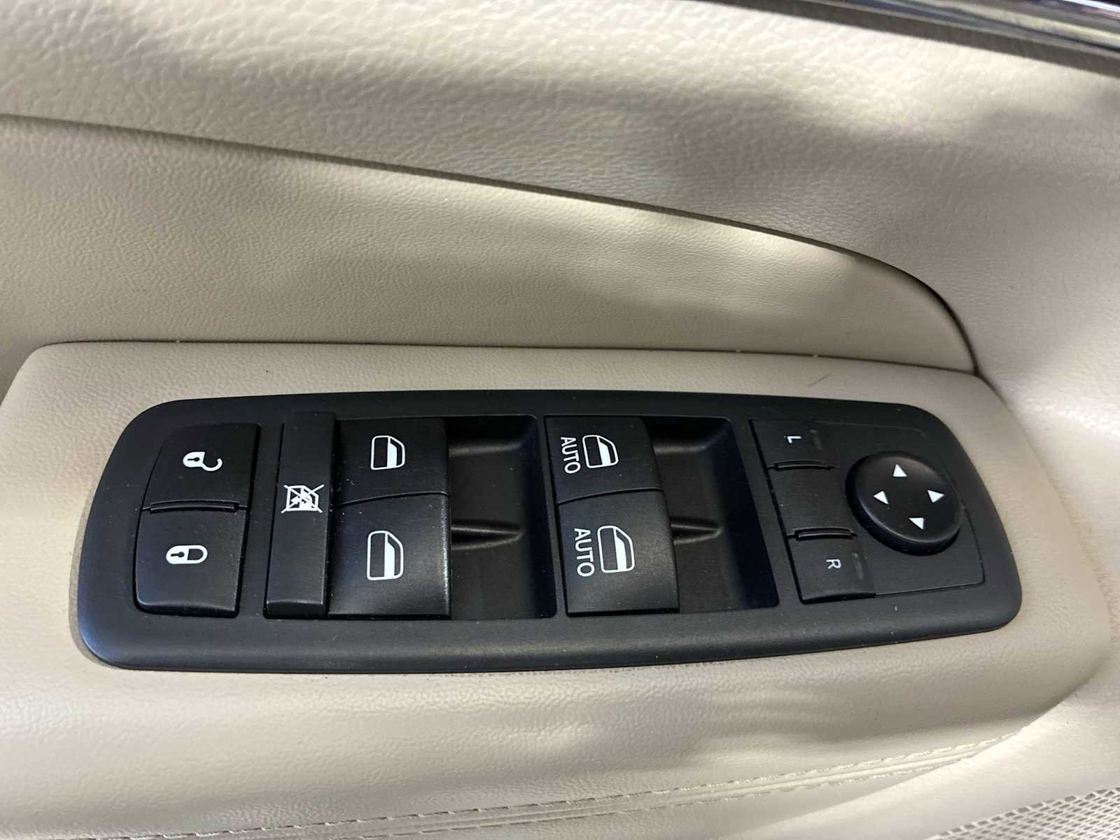 Certified 2019 Jeep Grand Cherokee Limited w/ Luxury Group II image 15