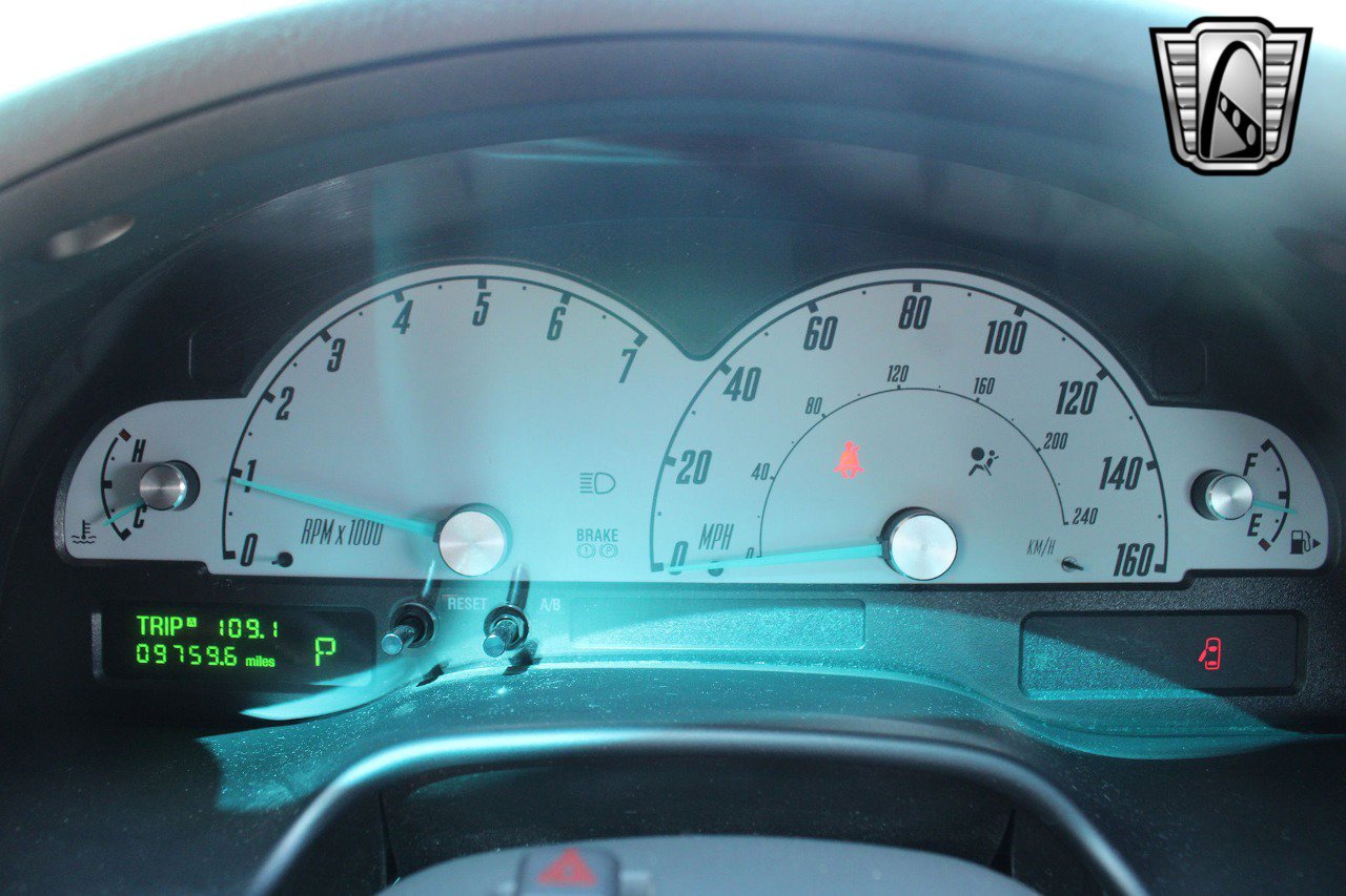 Used 2002 Ford Thunderbird image 18