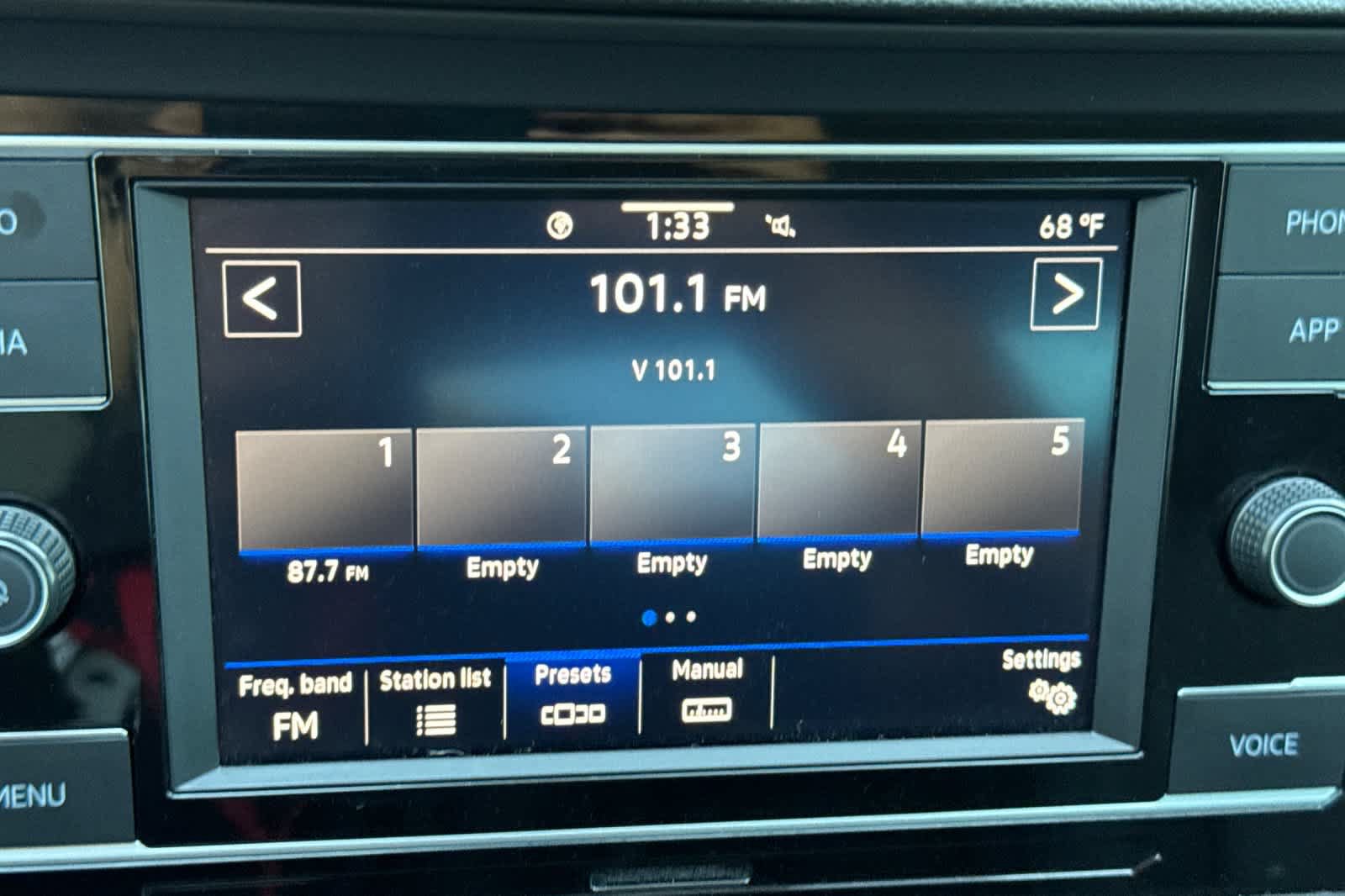 Used 2024 Volkswagen Jetta SE FWD image 17