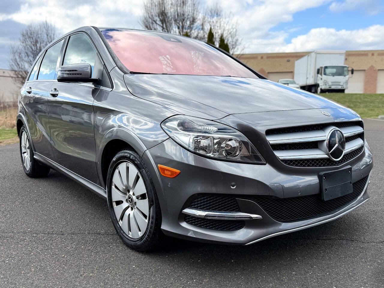 Used 2017 Mercedes-Benz B 250e B 250e 4dr Hatchback image 4