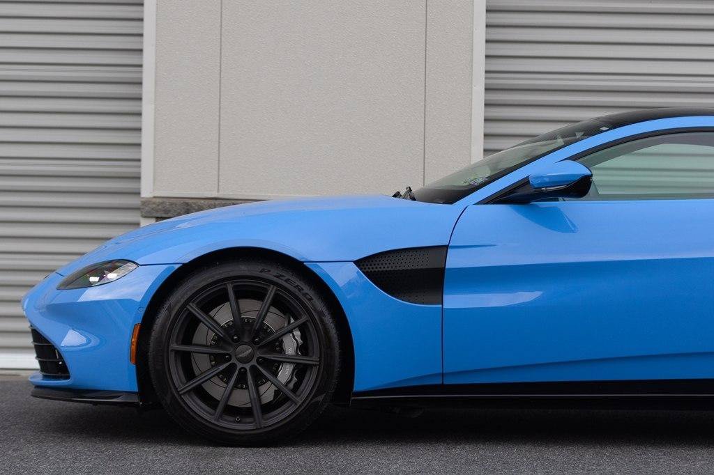 Used 2021 Aston Martin V8 Vantage Coupe RWD image 34