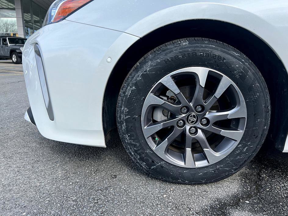 Used 2022 Toyota Prius Limited image 11