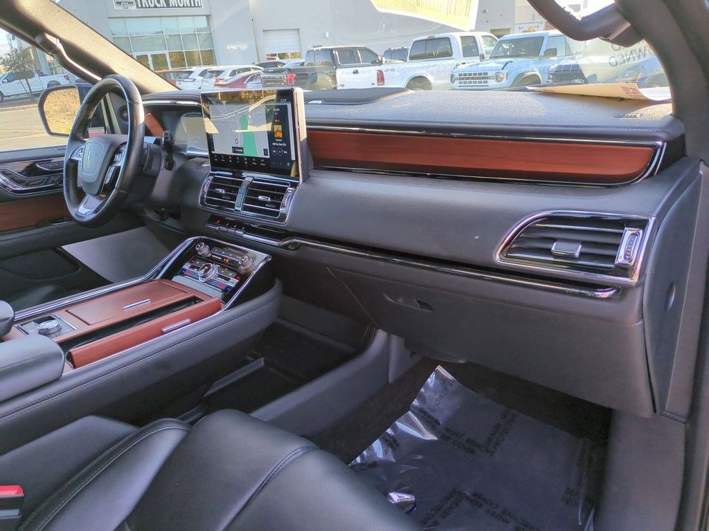 Used 2024 Lincoln Navigator Reserve AWD/4WD image 32